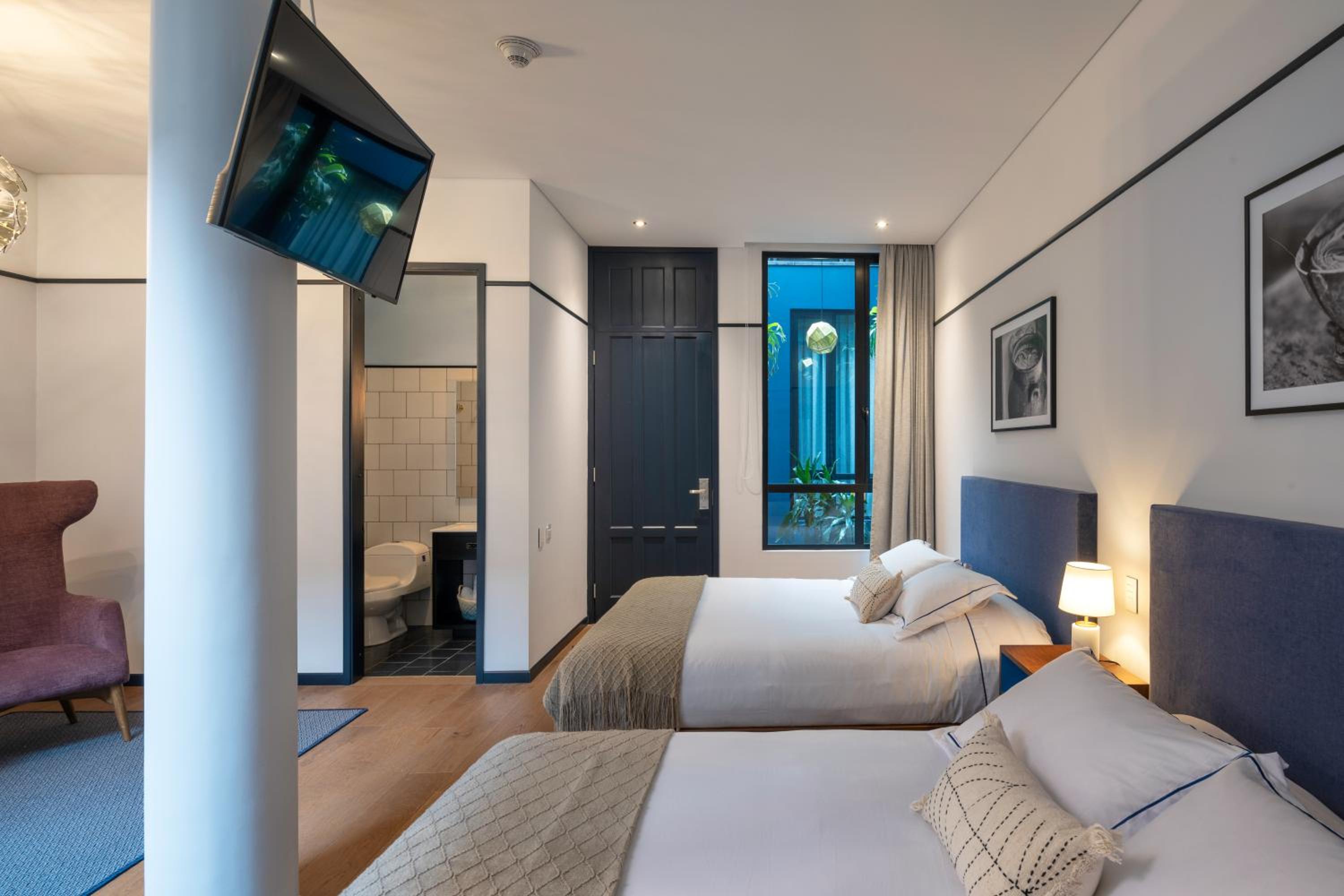 Deluxe Queen Suite