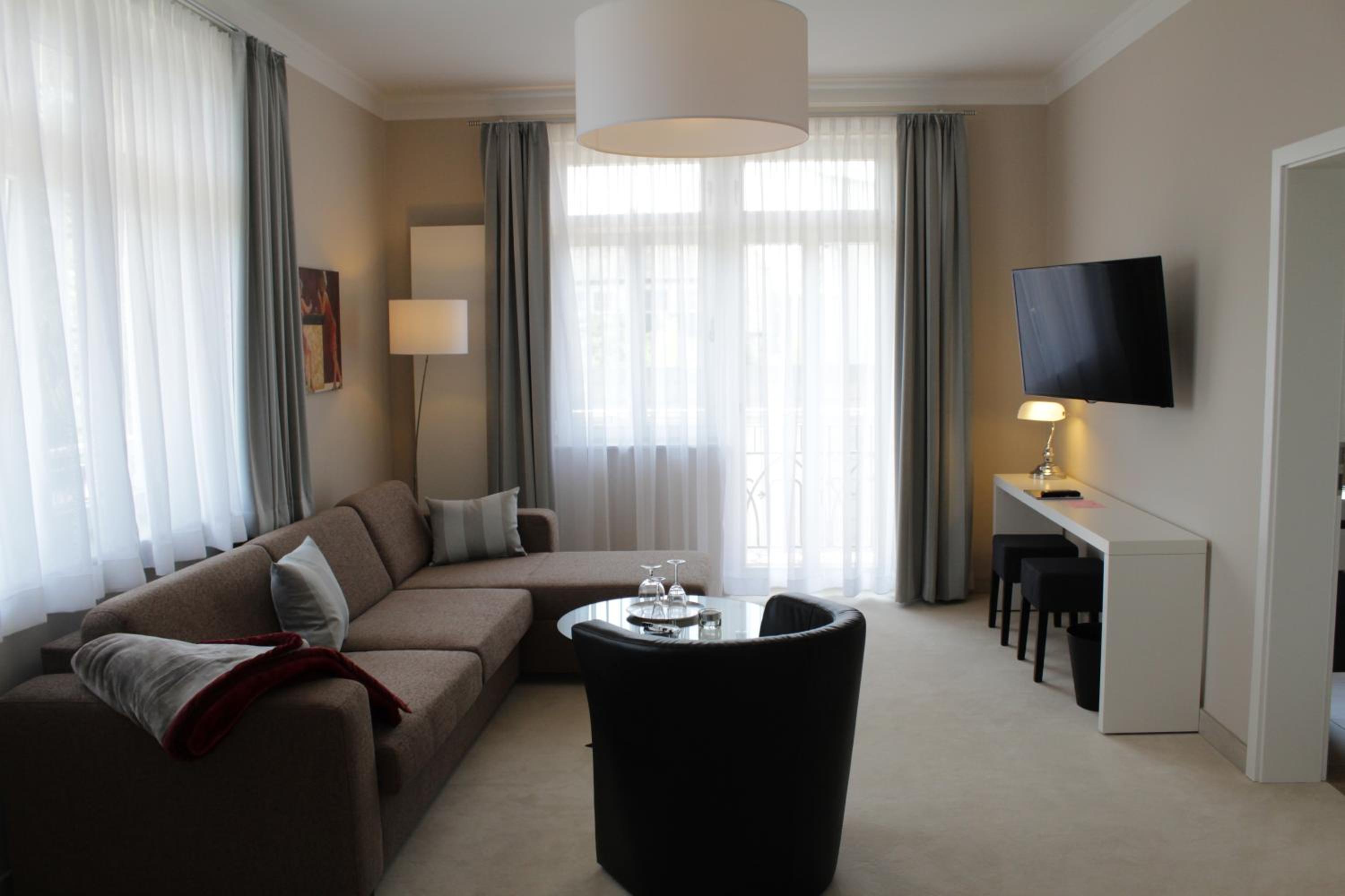 Junior Suite with Balcony photo 2