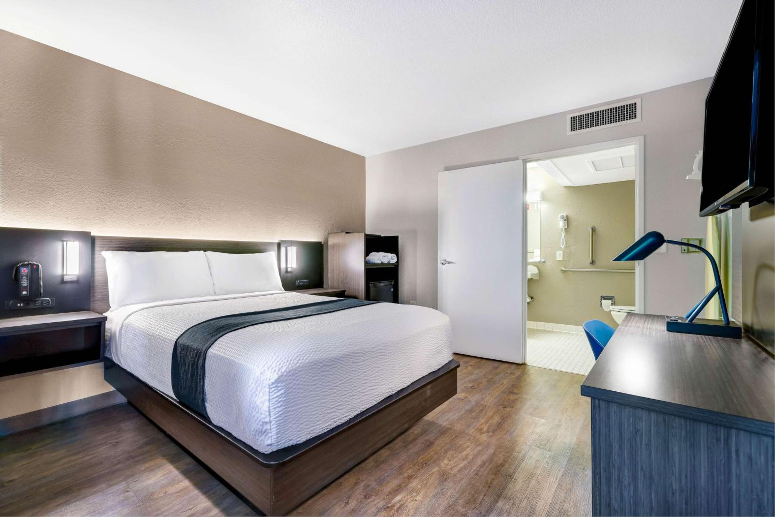 Double Room - Disability Access - Non-Smoking photo 1