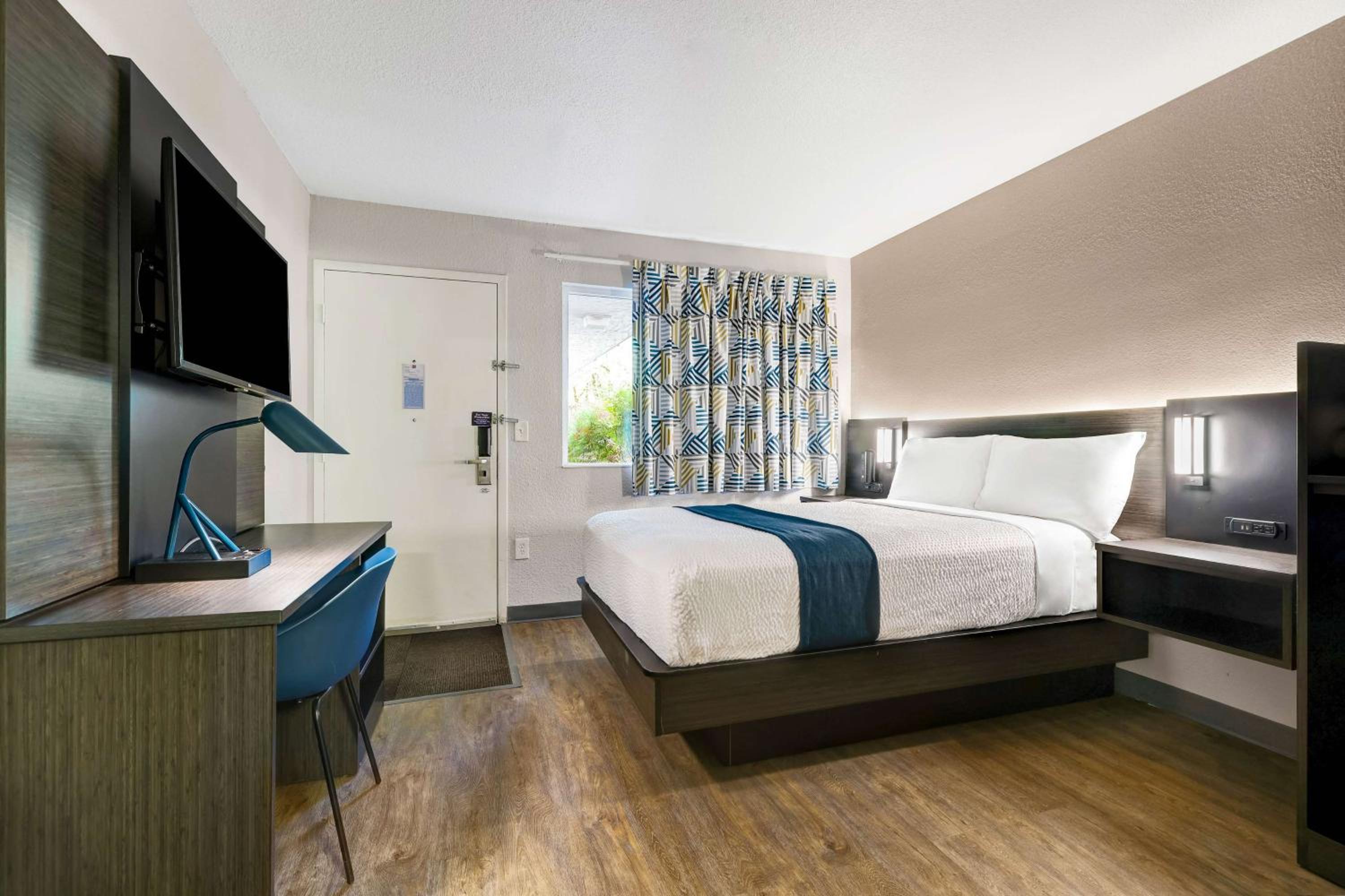 Double Room - Disability Access photo 3