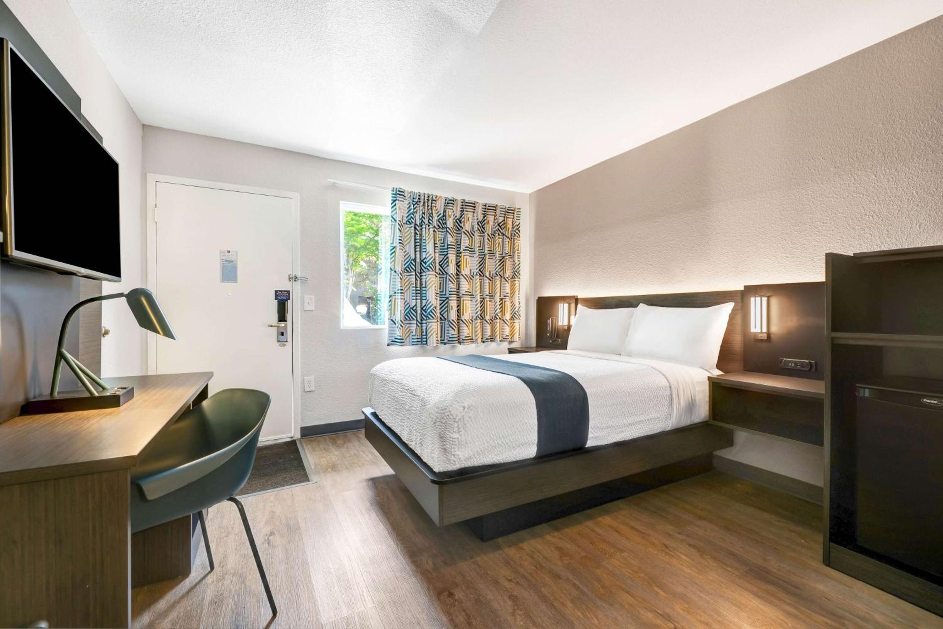 Double Room - Disability Access - Non-Smoking photo 3