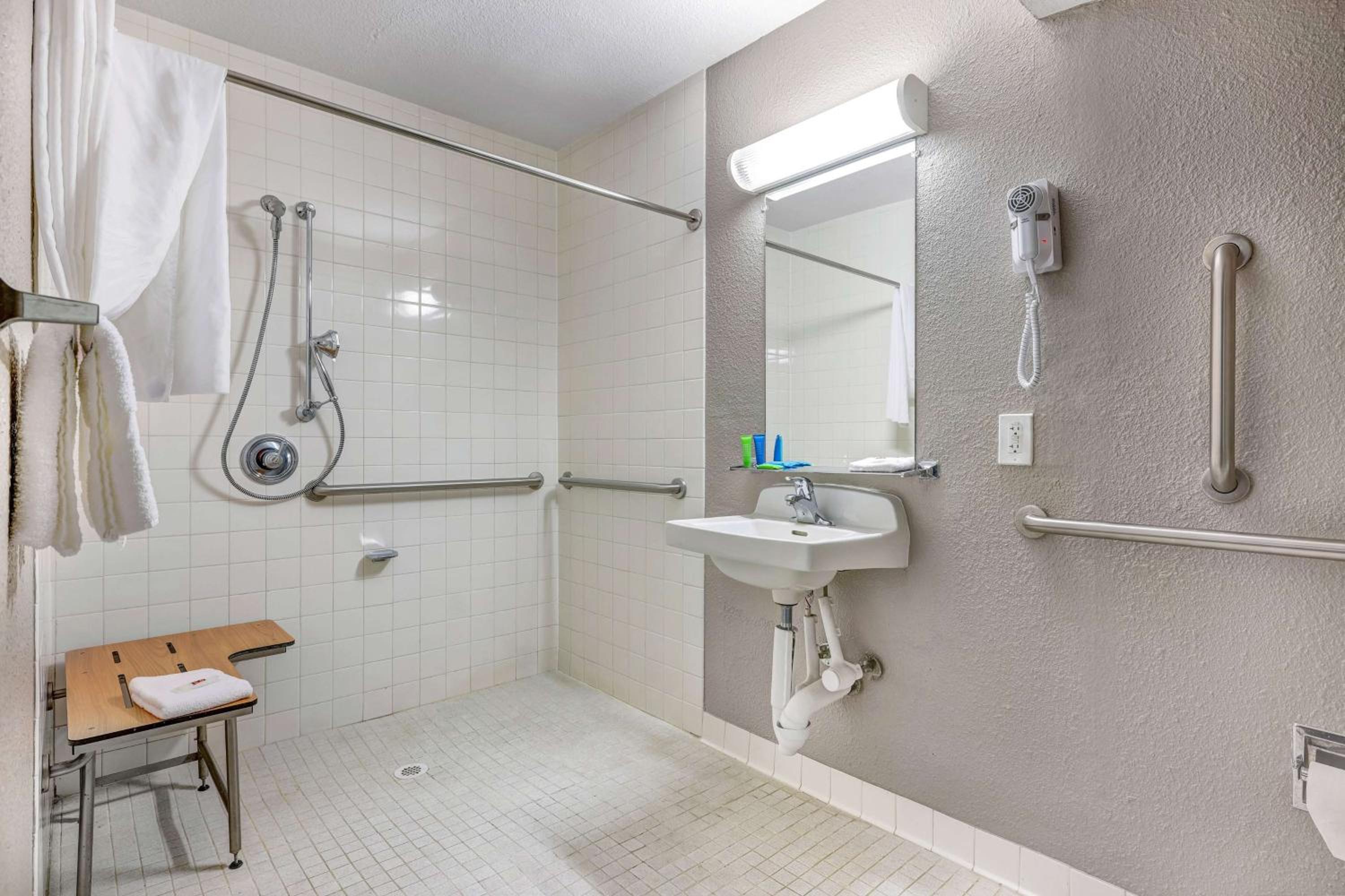 Double Room - Disability Access - Non-Smoking photo 2