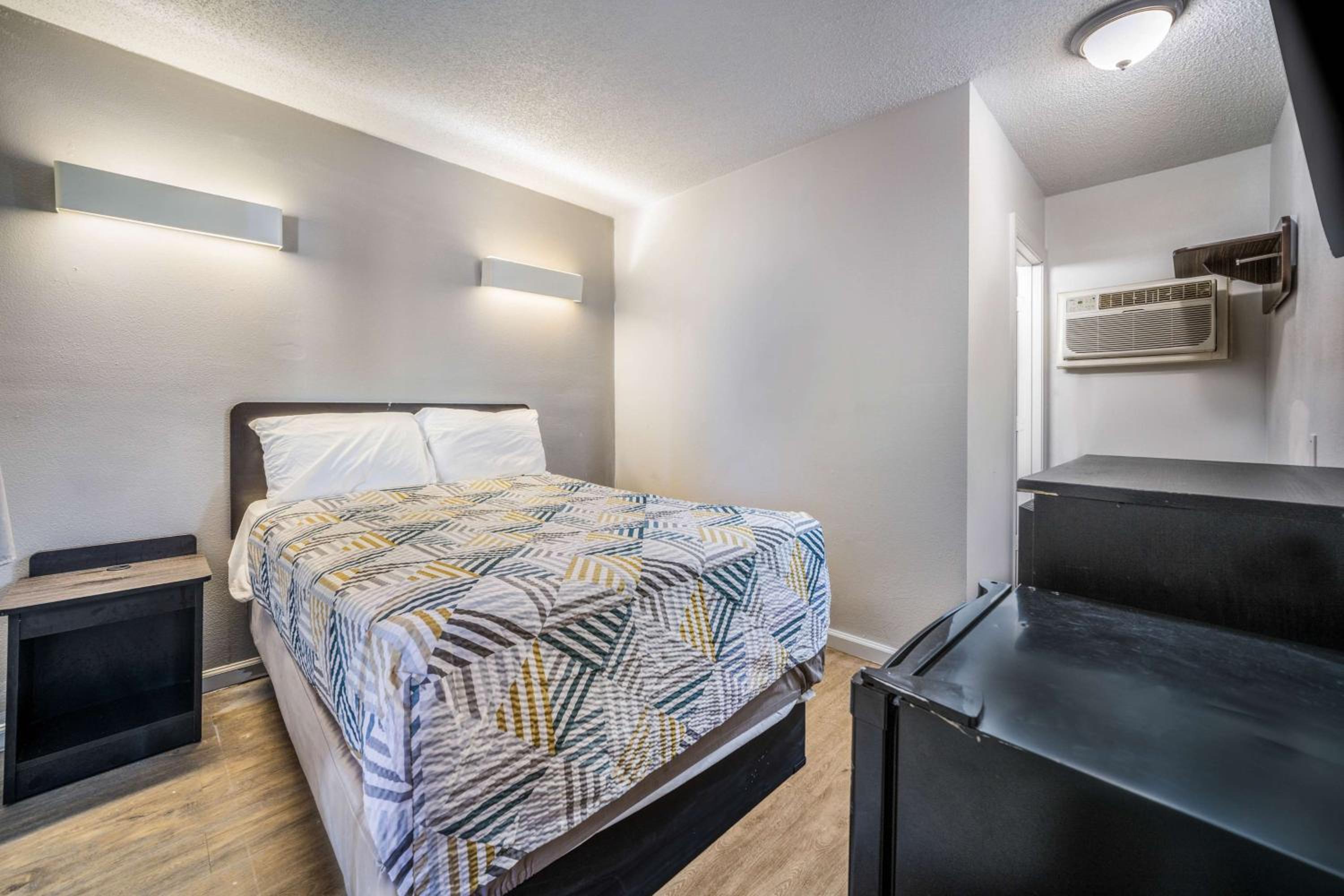 Double Room - Non-Smoking  - Photo 1