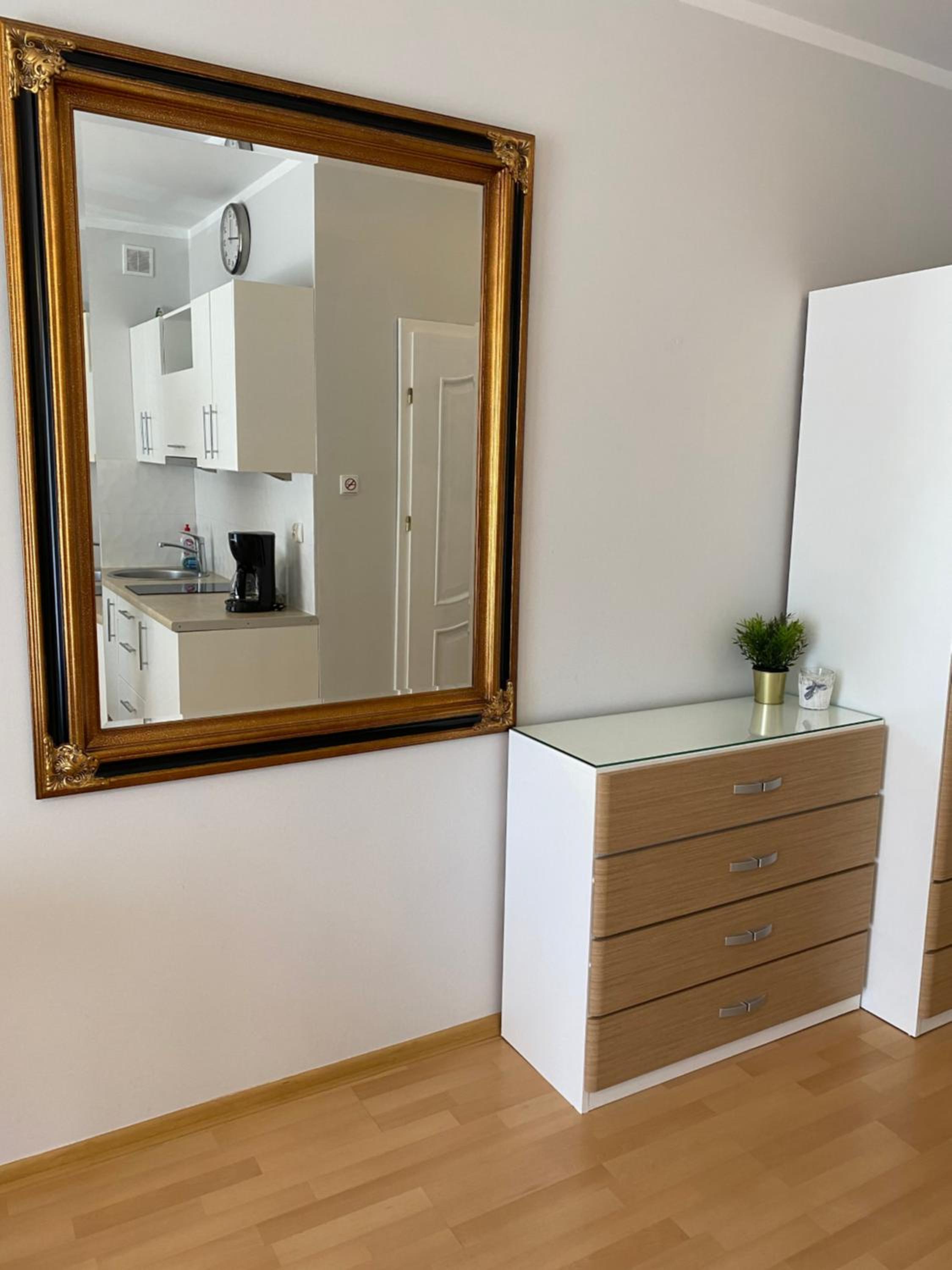 Studio Apartment - Photo 37