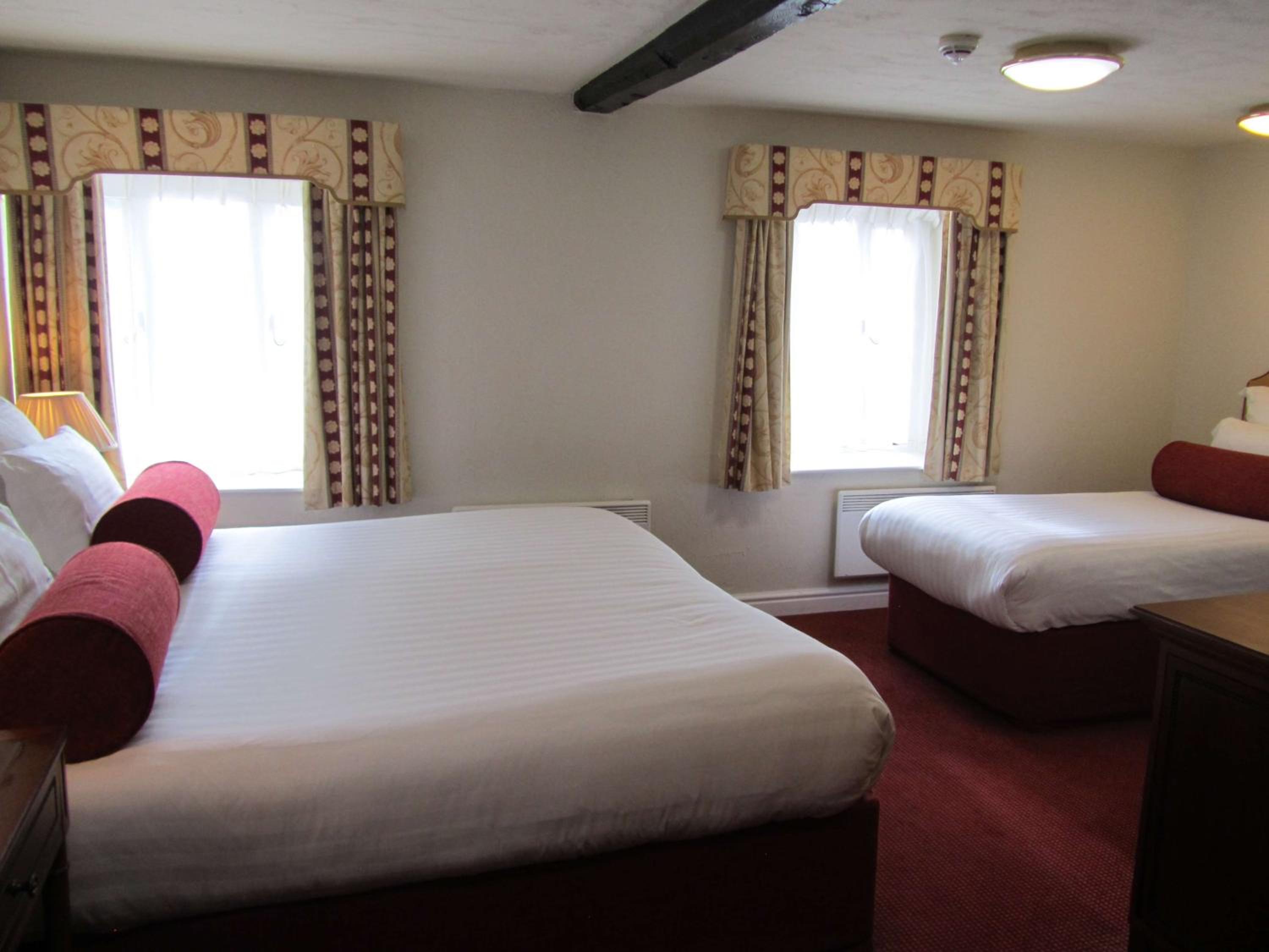 Family Room with Double and Single Beds - Non-Smoking - Photo 1