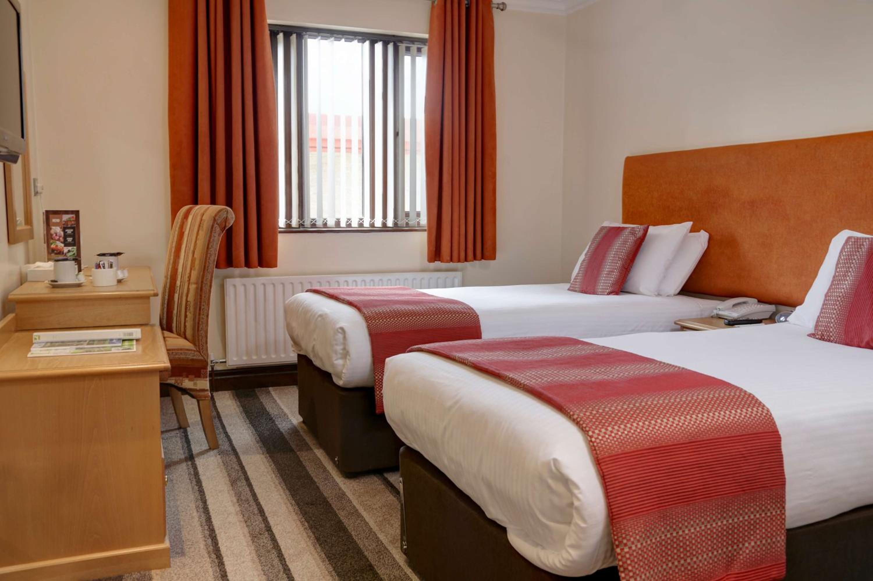 Standard Twin Room - Non-Smoking - Photo 1