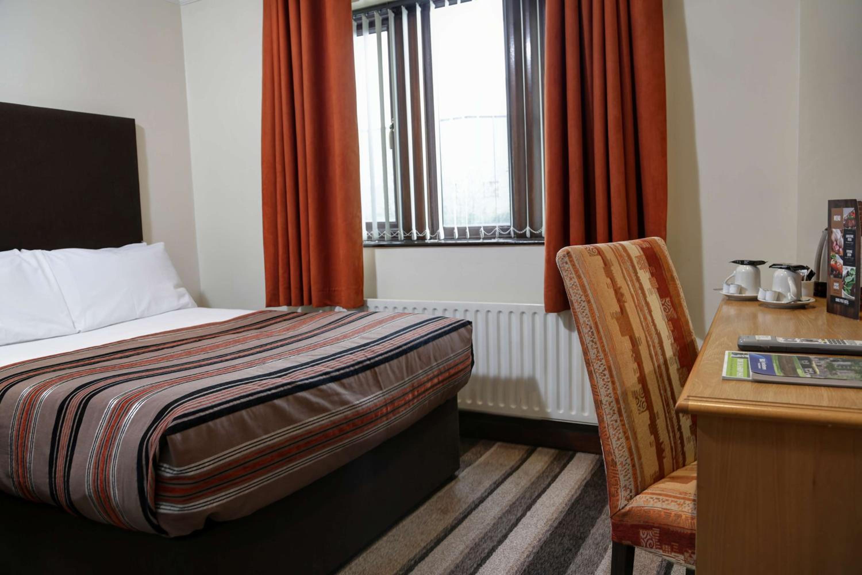 Standard King Room - Non-Smoking  - Photo 4