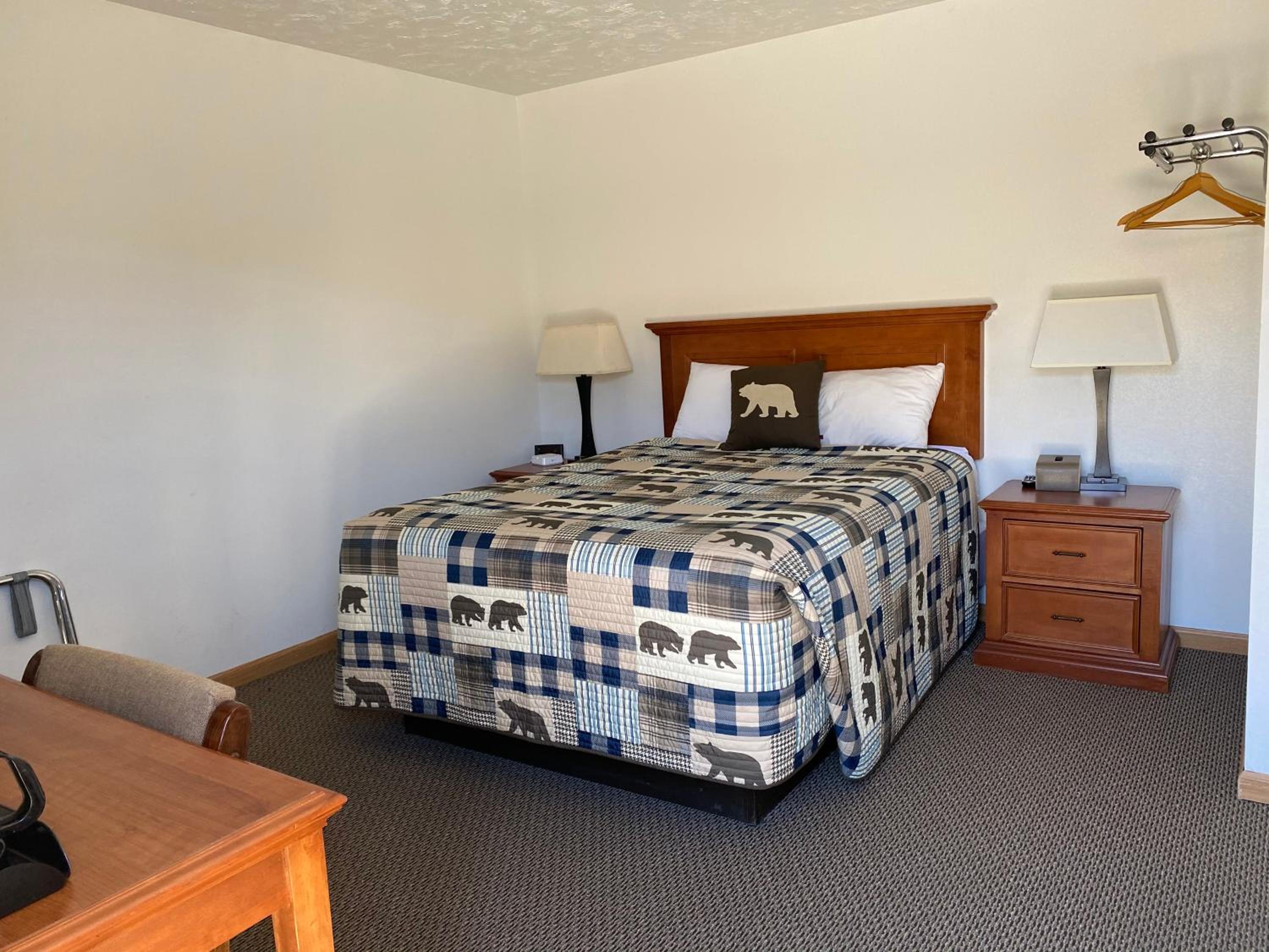 Queen Room photo 1