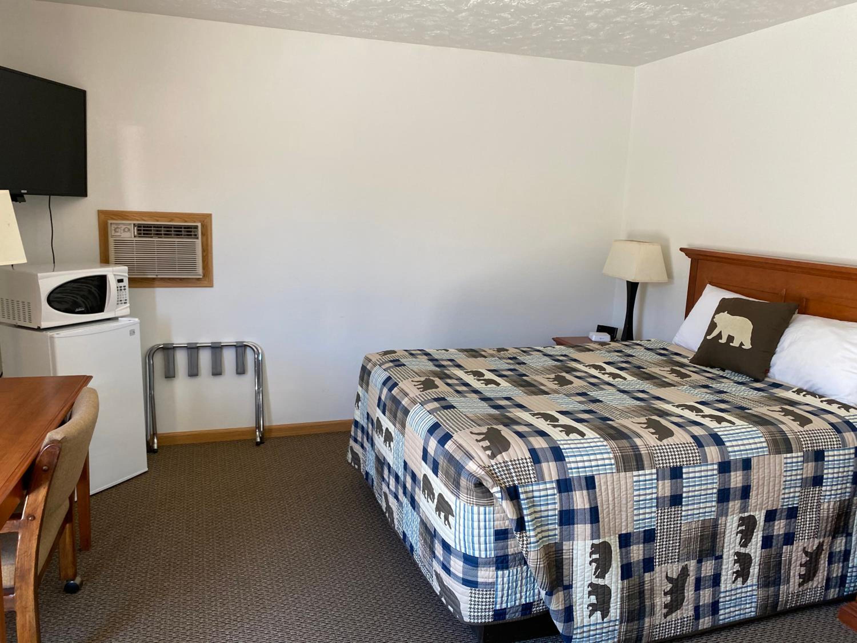 Queen Room photo 2