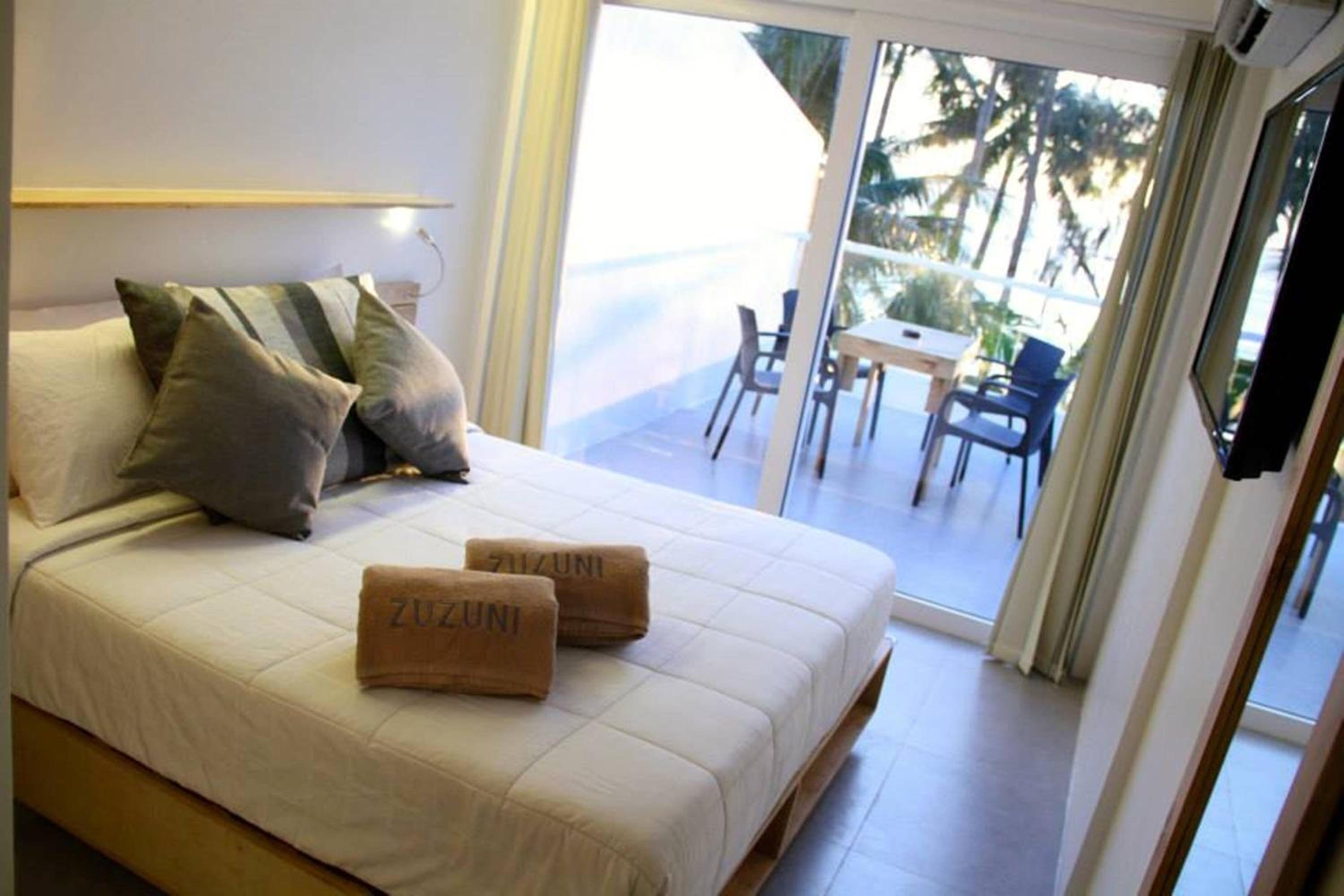 Beachfront Double Room with Balcony - Photo 6