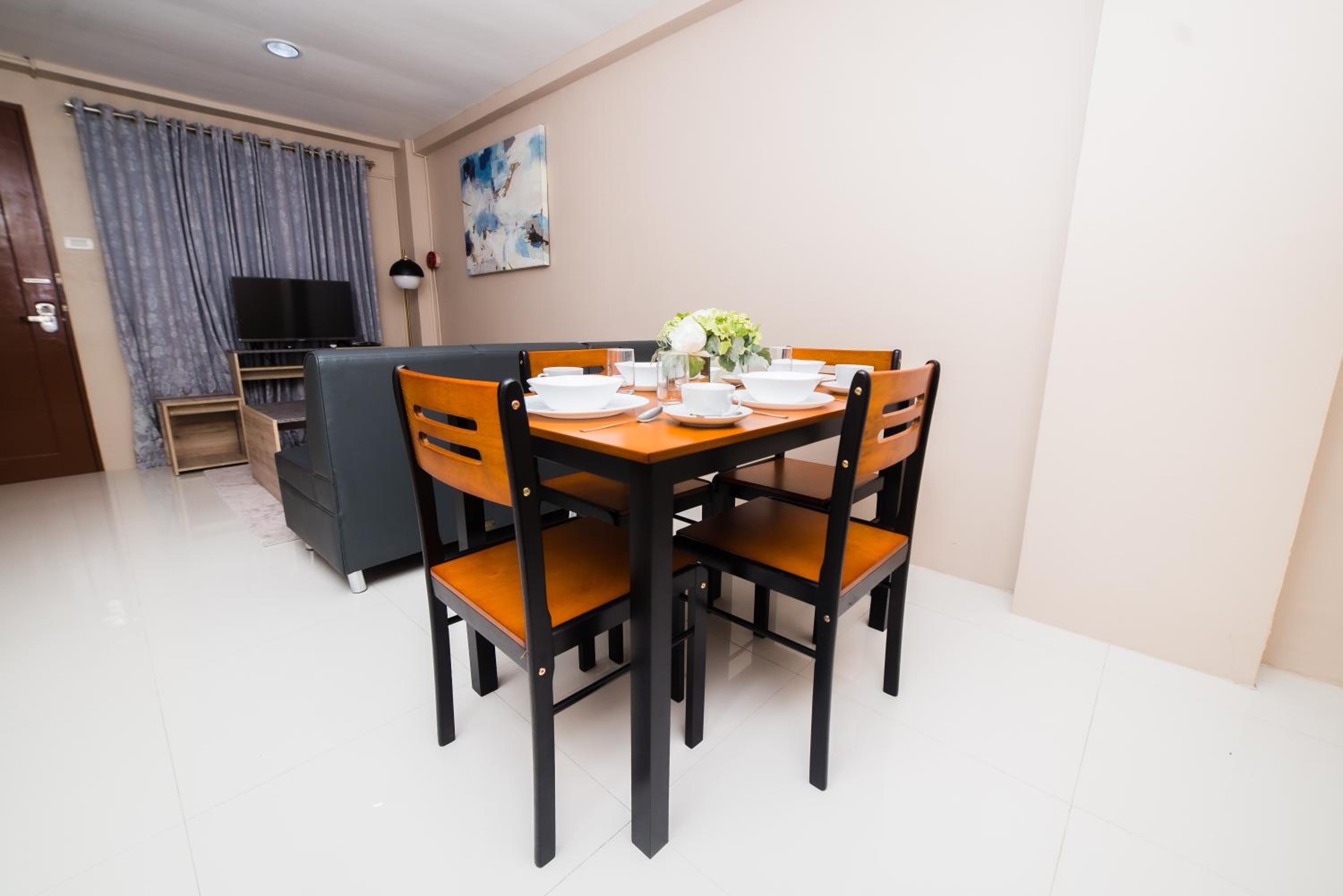 Deluxe Queen Suite - Photo 4
