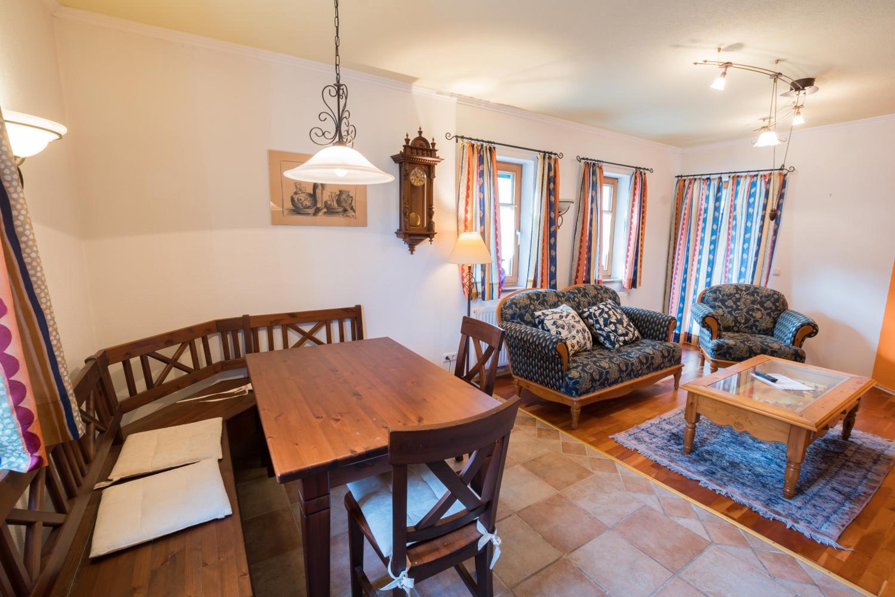 One-Bedroom Apartment - Photo 4