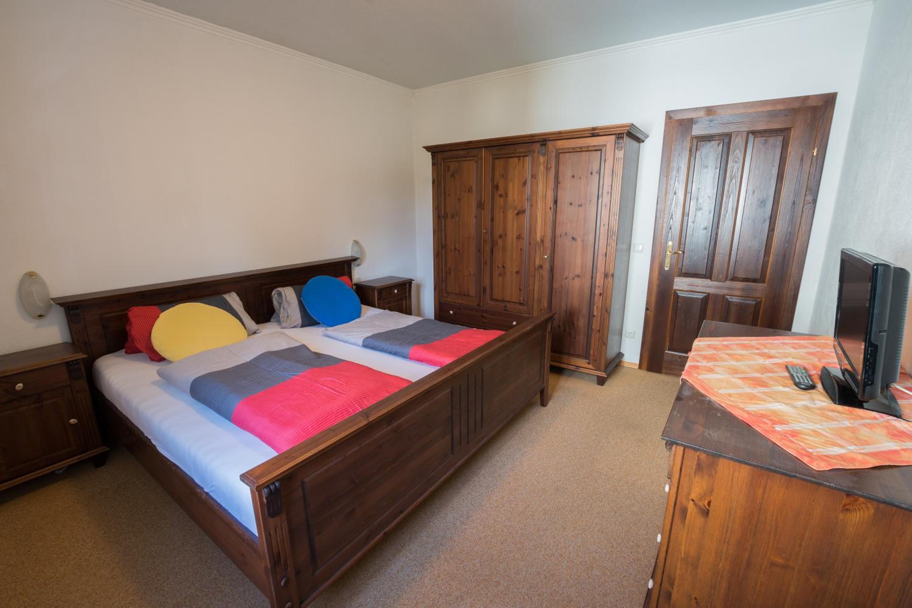 One-Bedroom Apartment - Photo 9