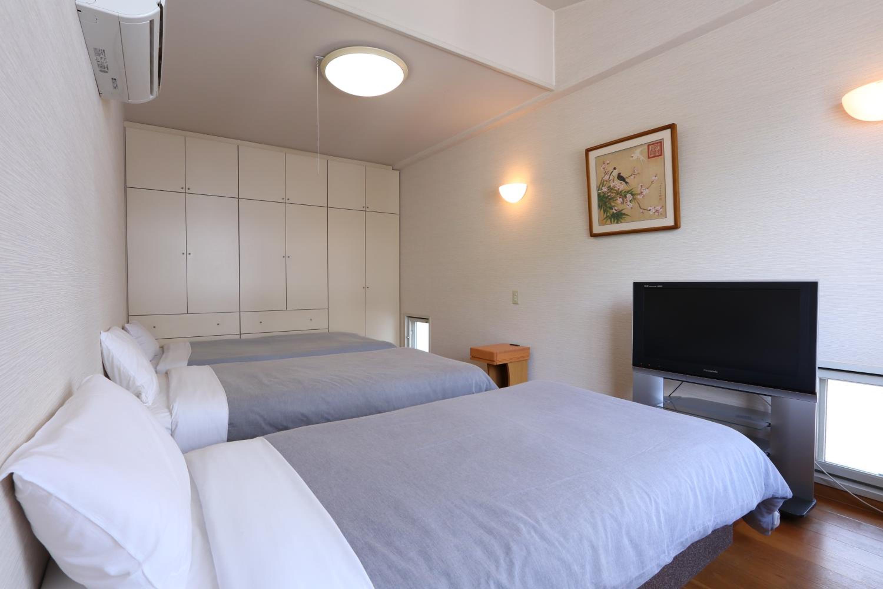 Economy Triple Room with Shared Bathroom photo 1