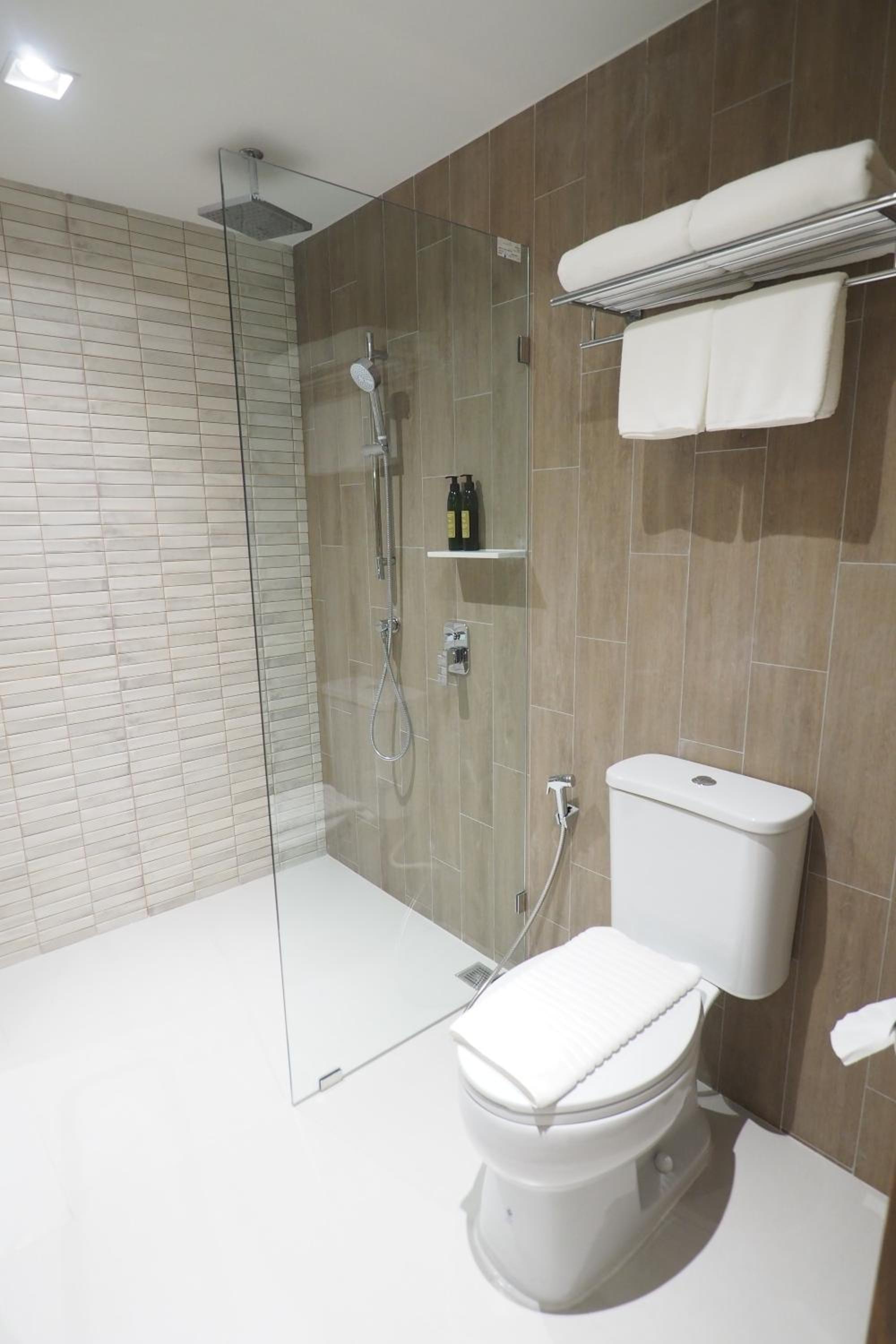 Deluxe Double Room with Balcony photo 3