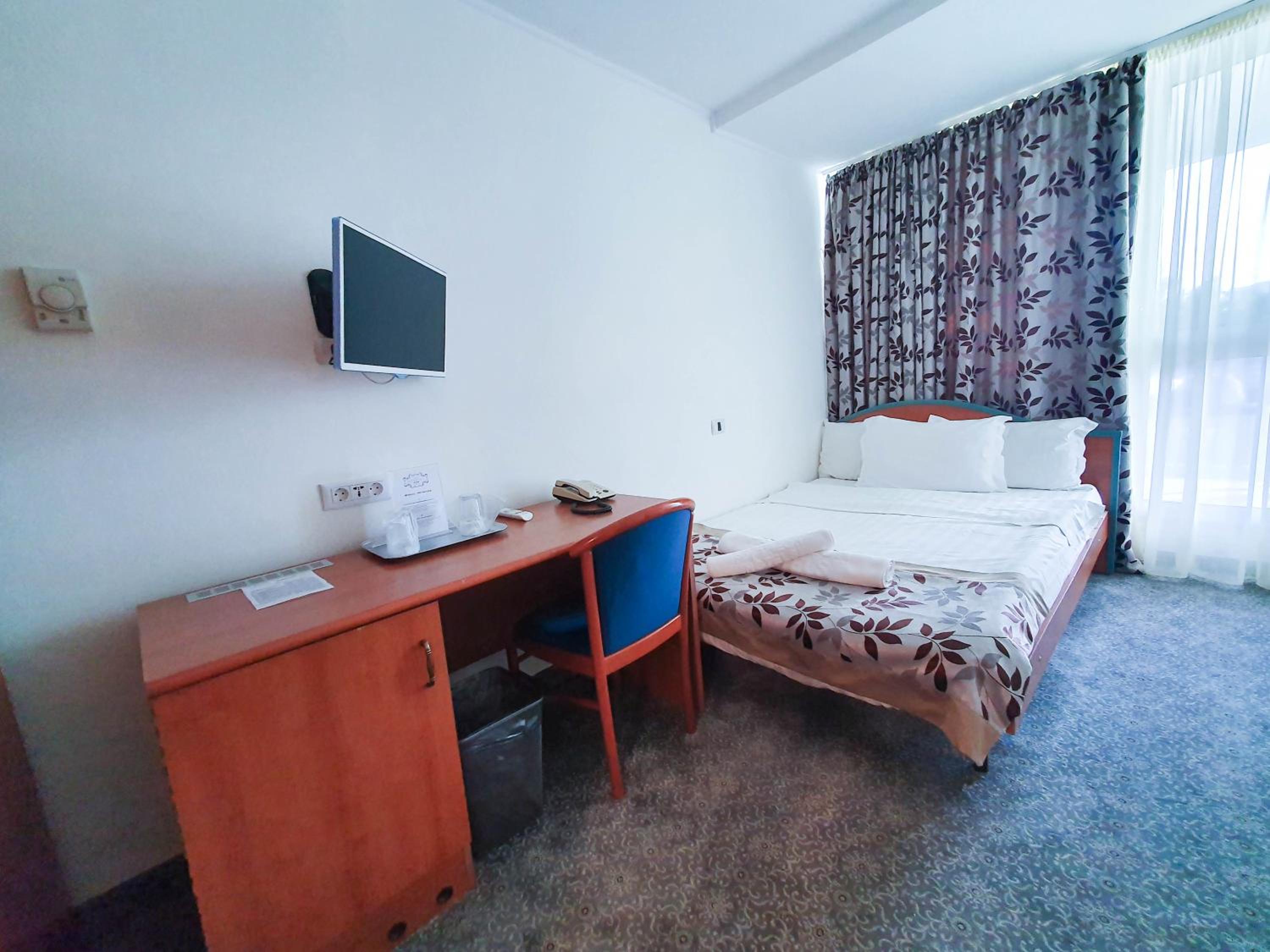 Single Room with Pool View