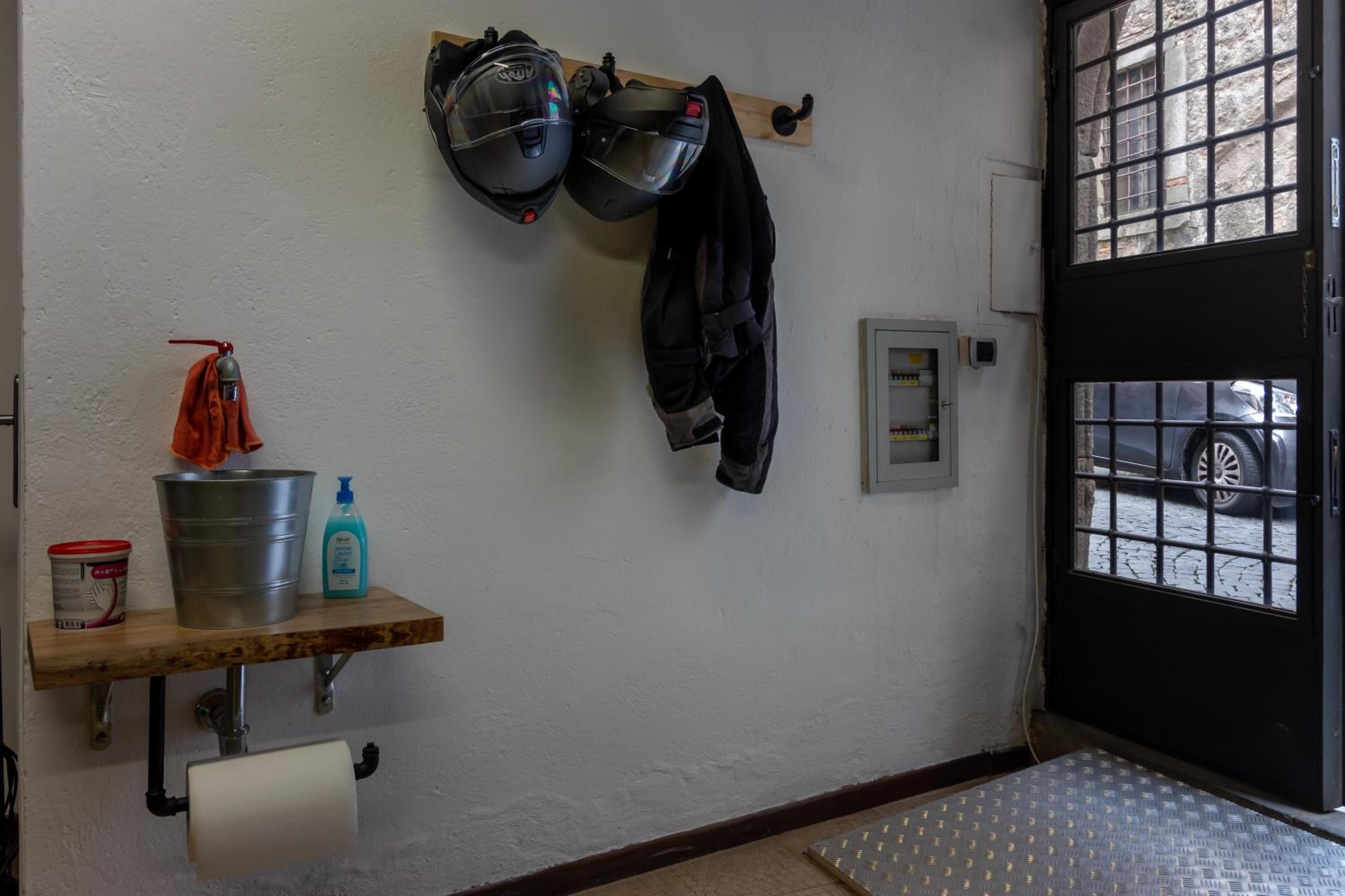 One-Bedroom Apartment - Photo 33