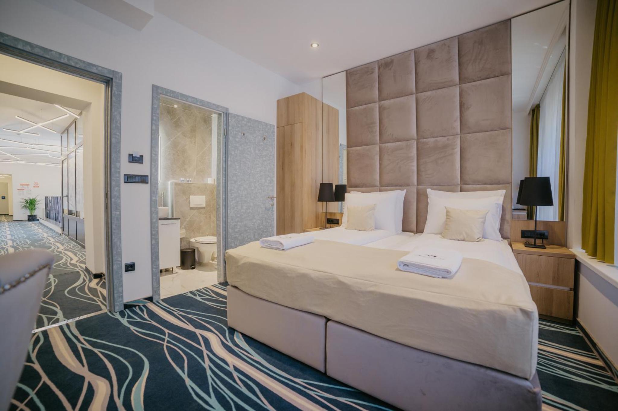 Deluxe Double or Twin Room - Photo 3