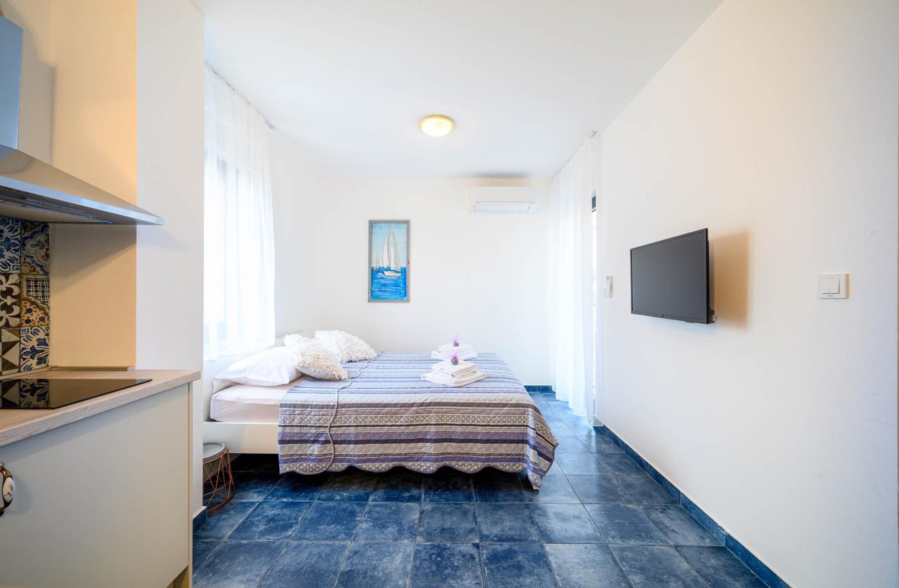 Studio Apartment photo 3