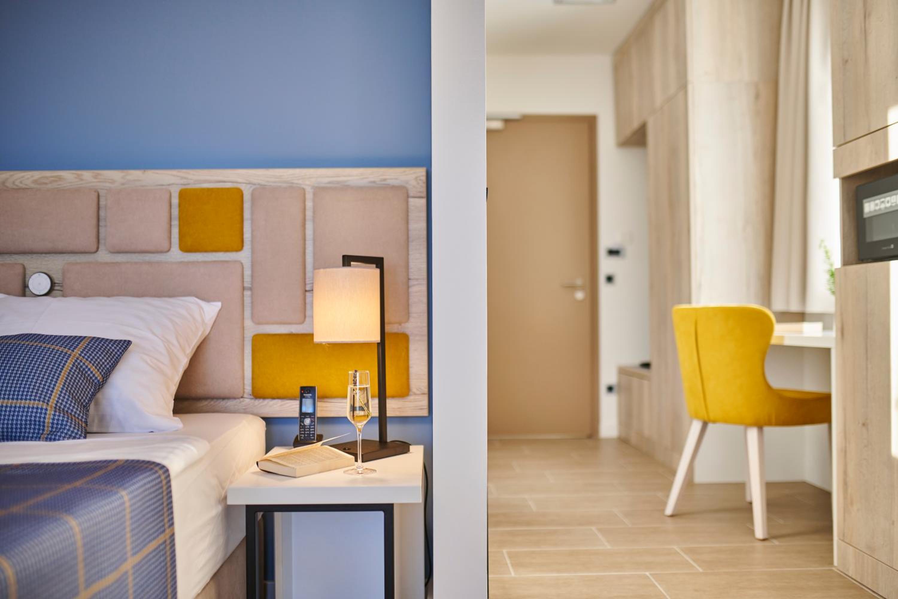 Studio Apartment with Balcony - Photo 9