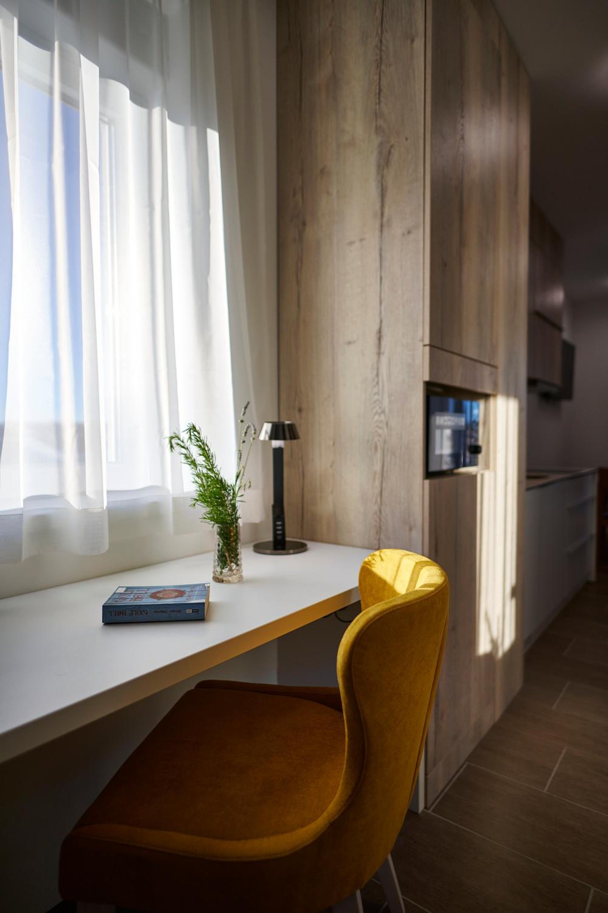 Studio Apartment with Balcony - Photo 10
