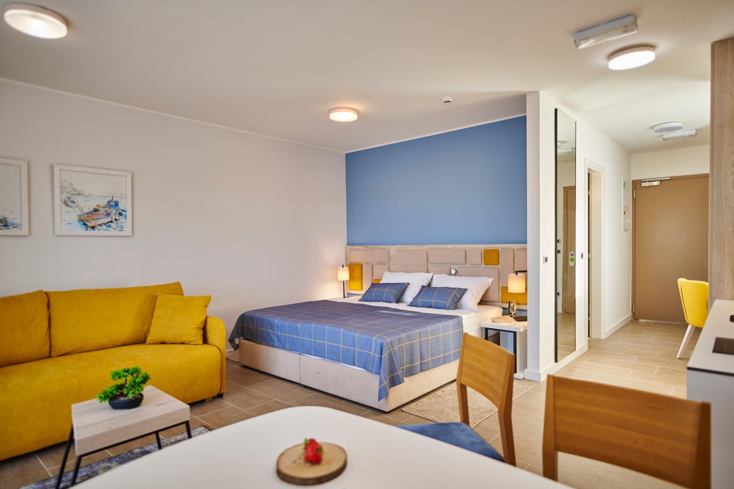 Studio Apartment with Balcony - Photo 1