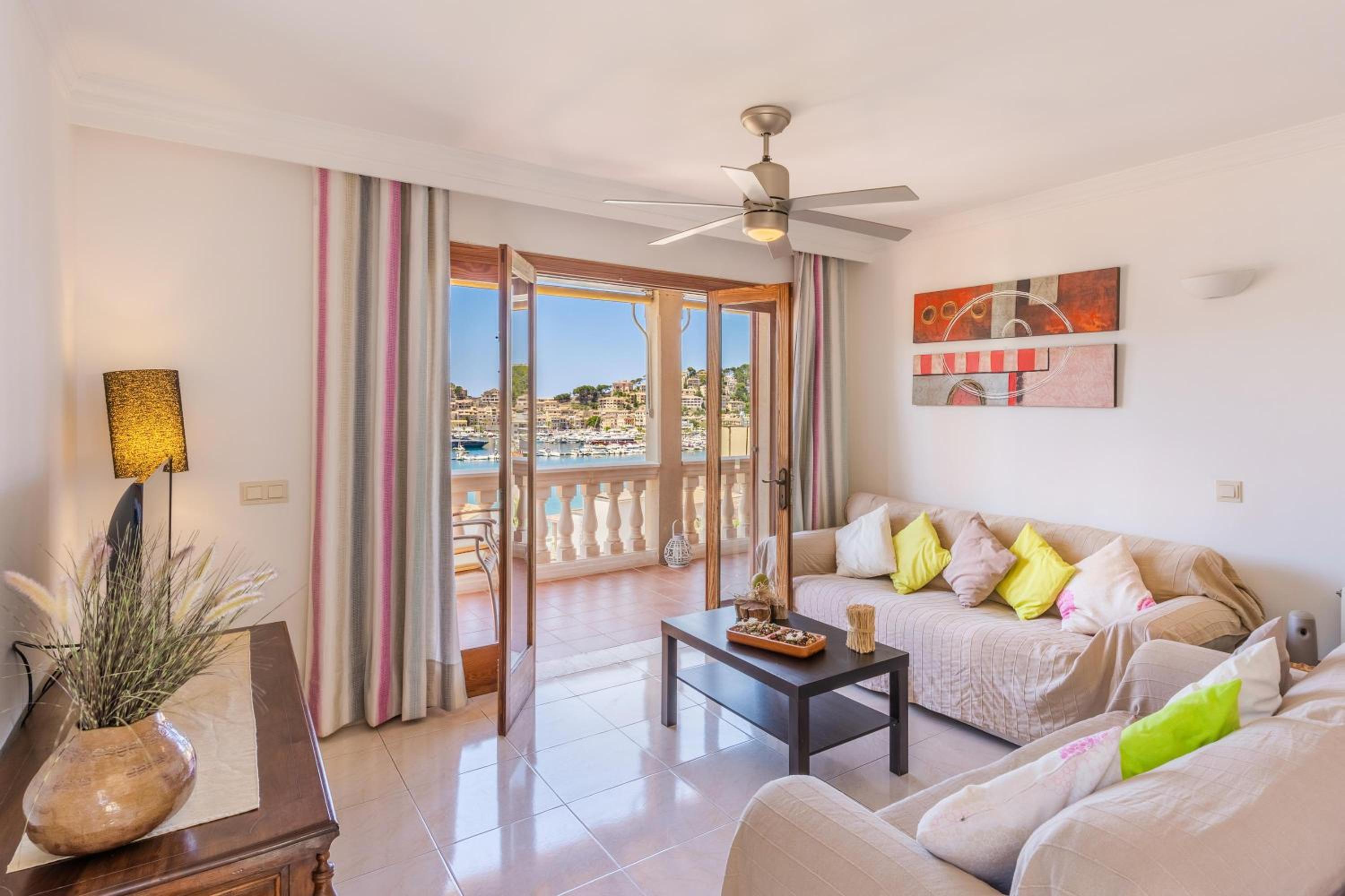 Two-Bedroom Deluxe Apartment with Ocean View photo 3