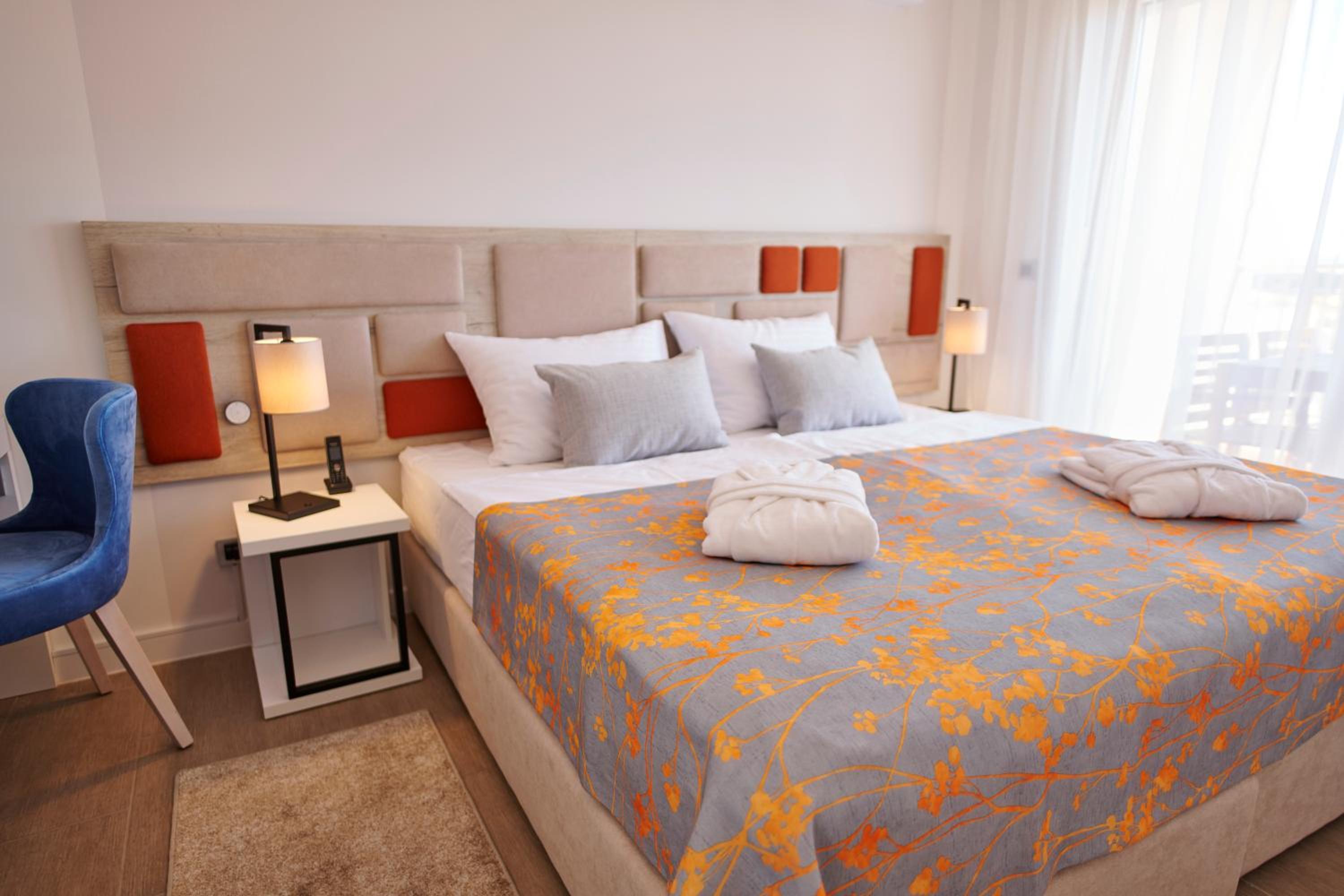 One-Bedroom Apartment with Balcony - Photo 2