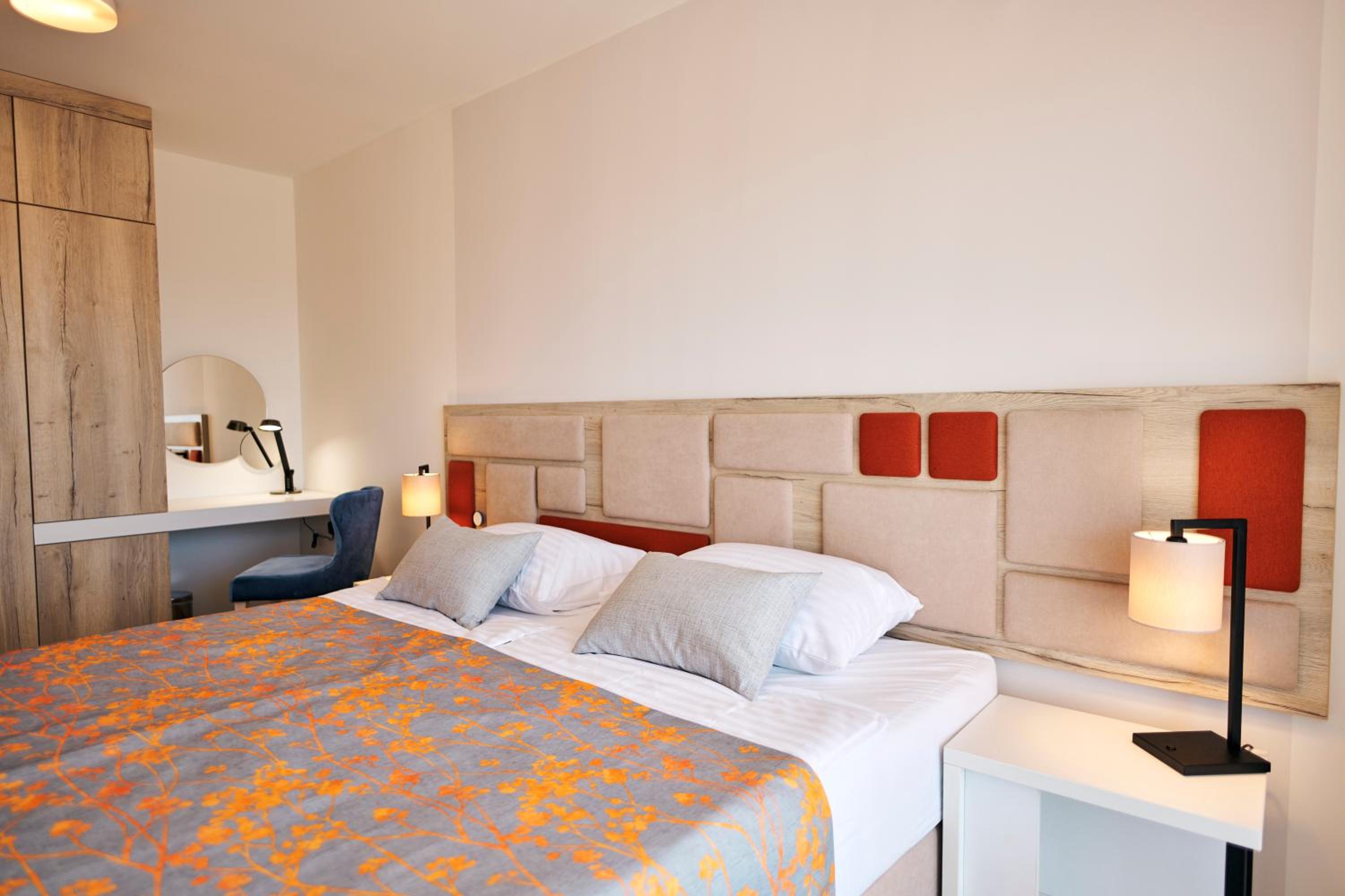 One-Bedroom Apartment with Balcony - Photo 4