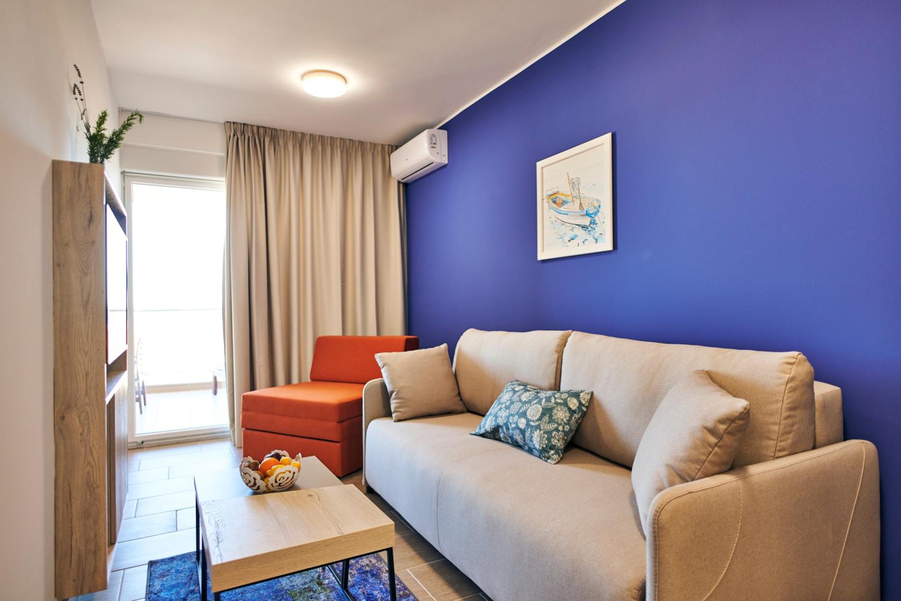One-Bedroom Apartment with Balcony - Photo 3