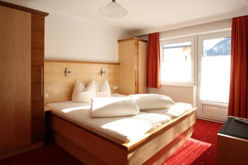 Standard Double Room photo 3