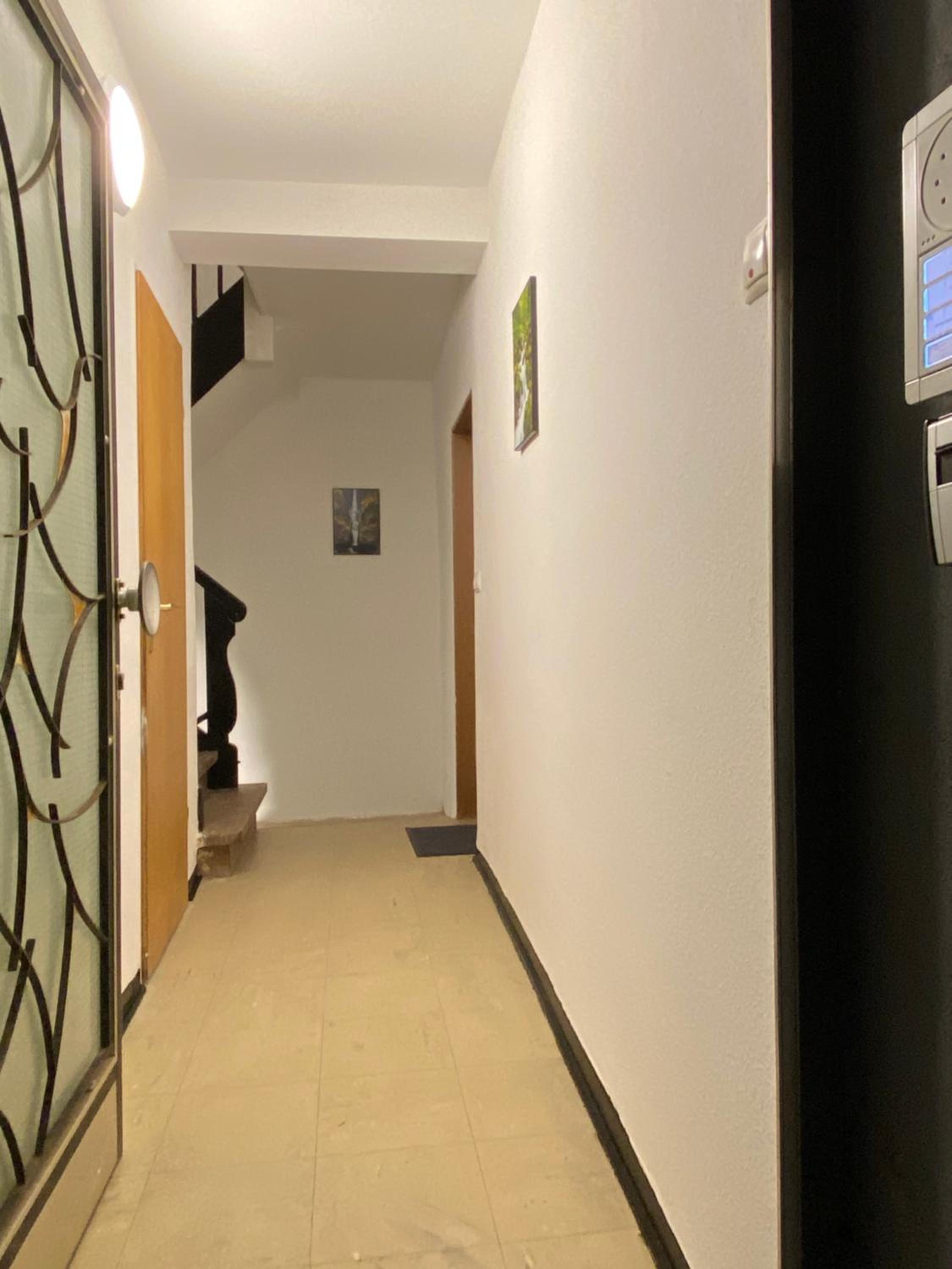 One-Bedroom Apartment - Photo 8