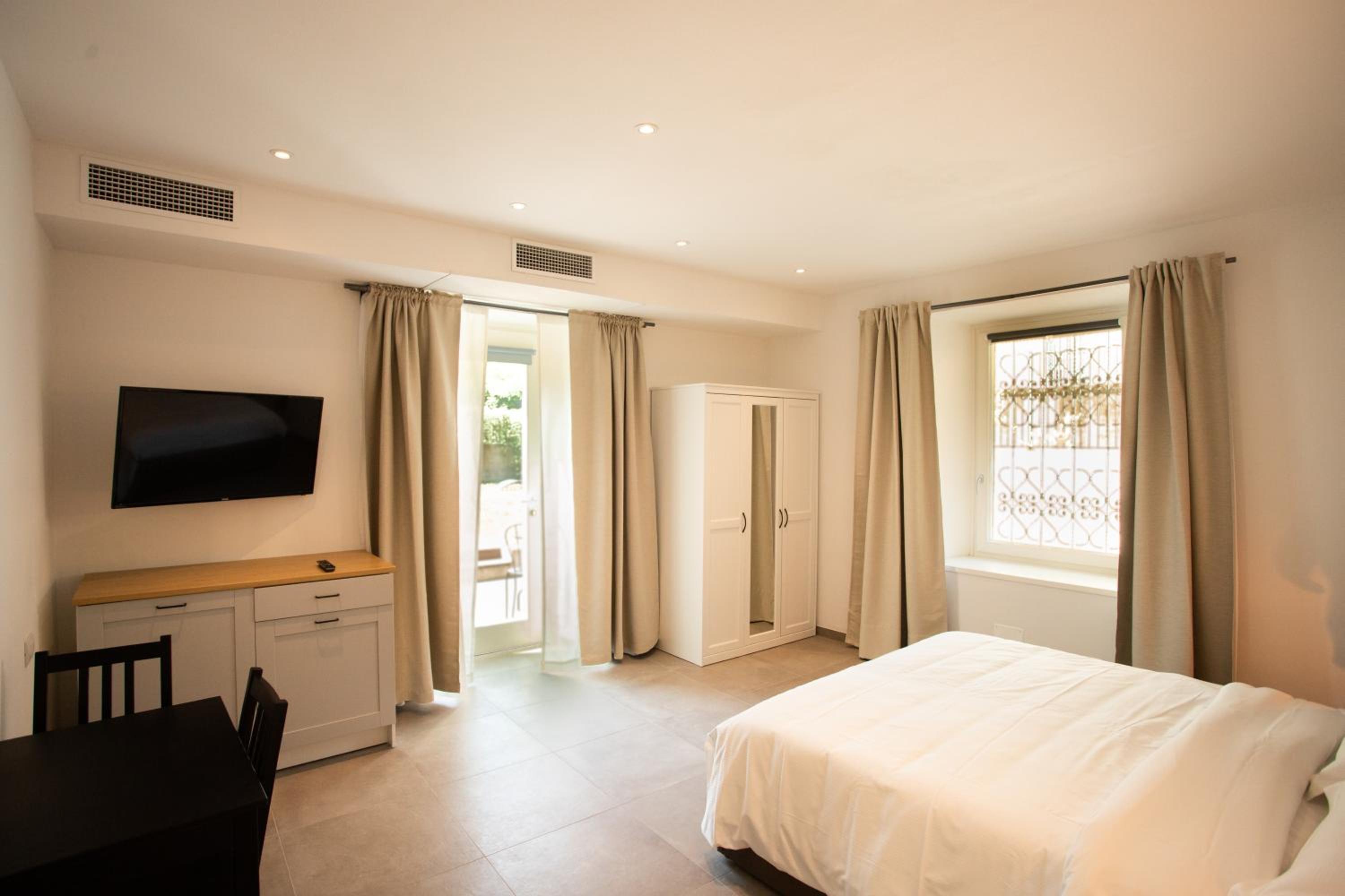 Double Room with Garden View - Photo 1