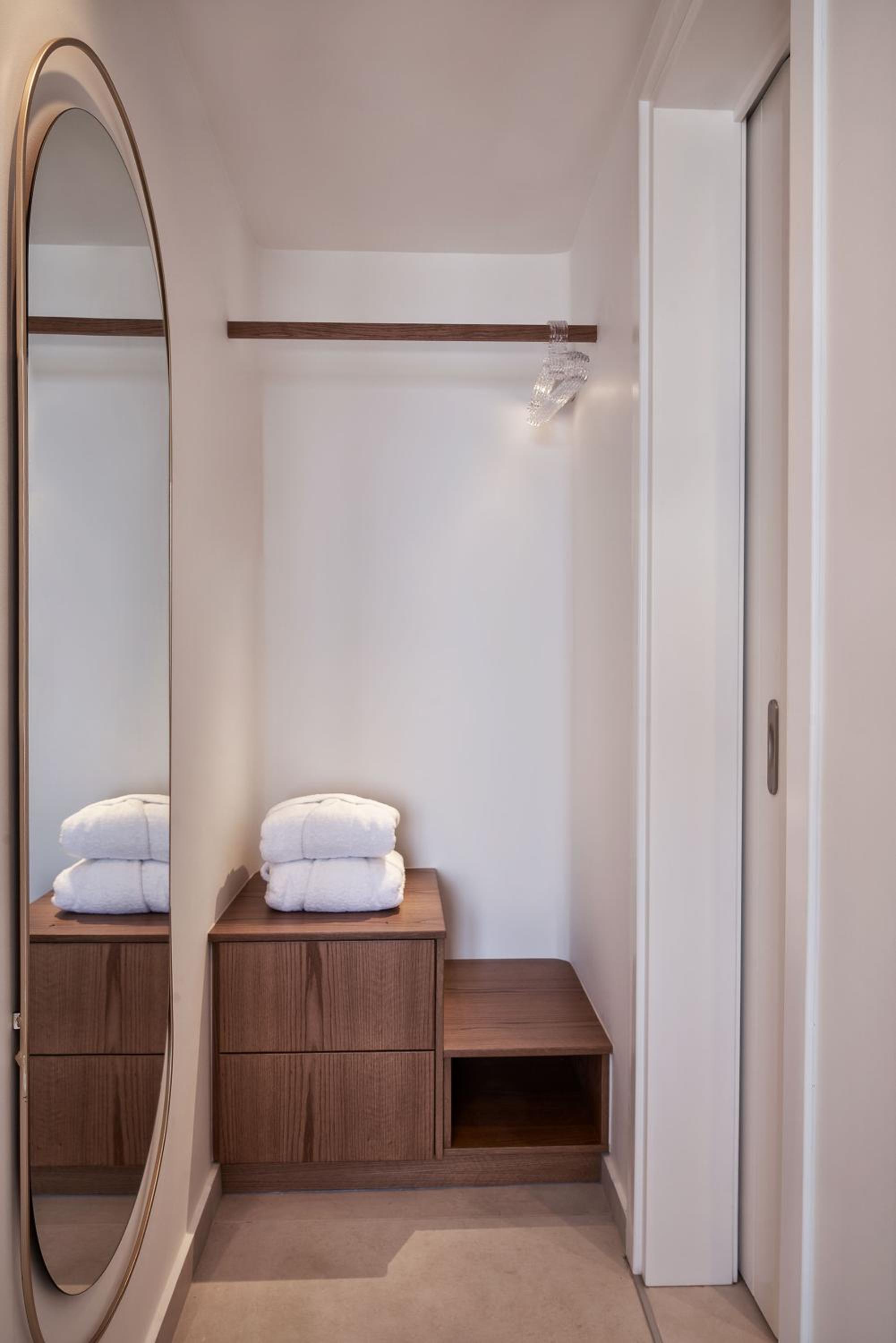 Junior Suite with Infinity Pool and Sea View - Photo 11