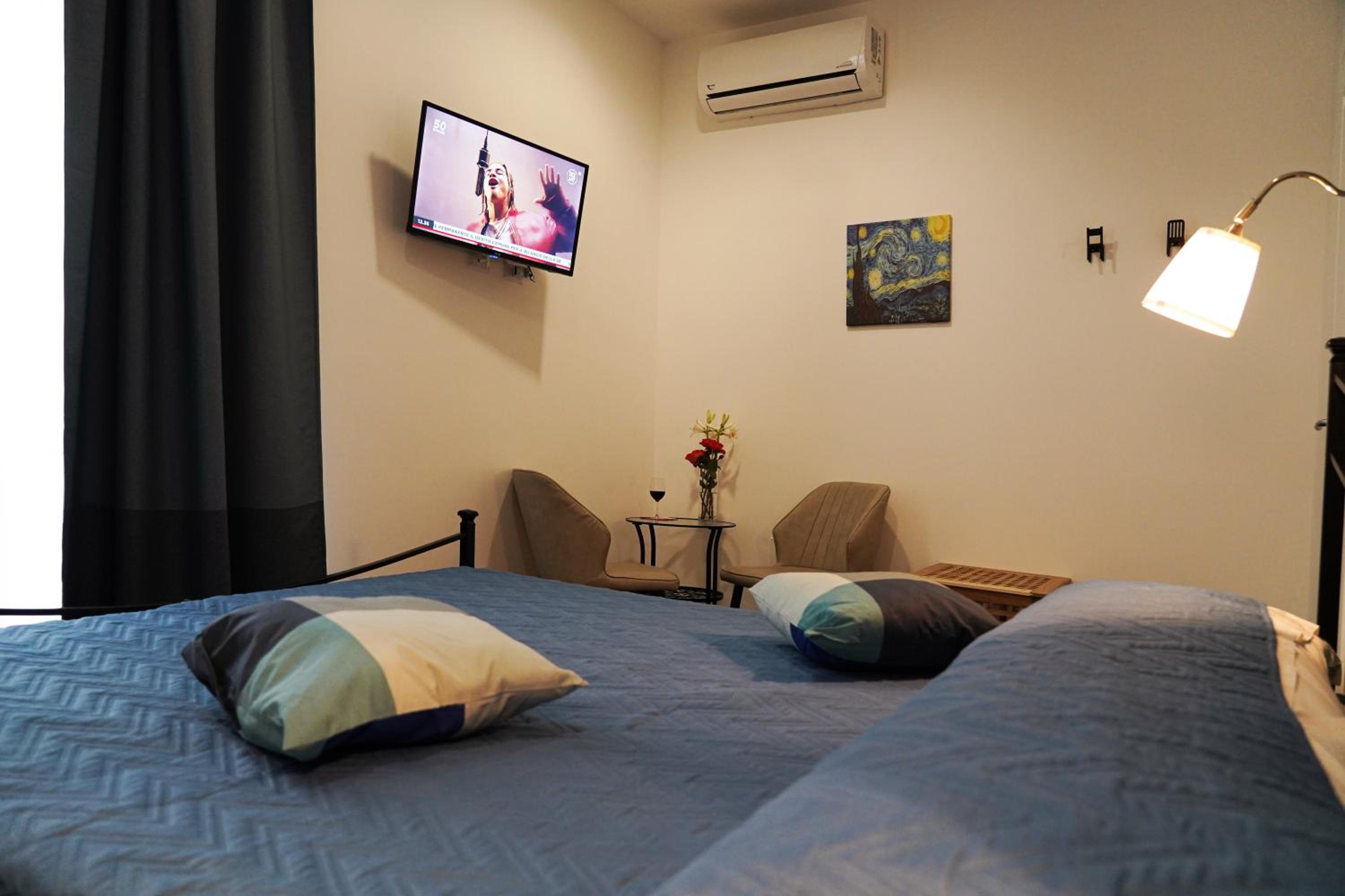 Deluxe Double Room with Balcony - Photo 15