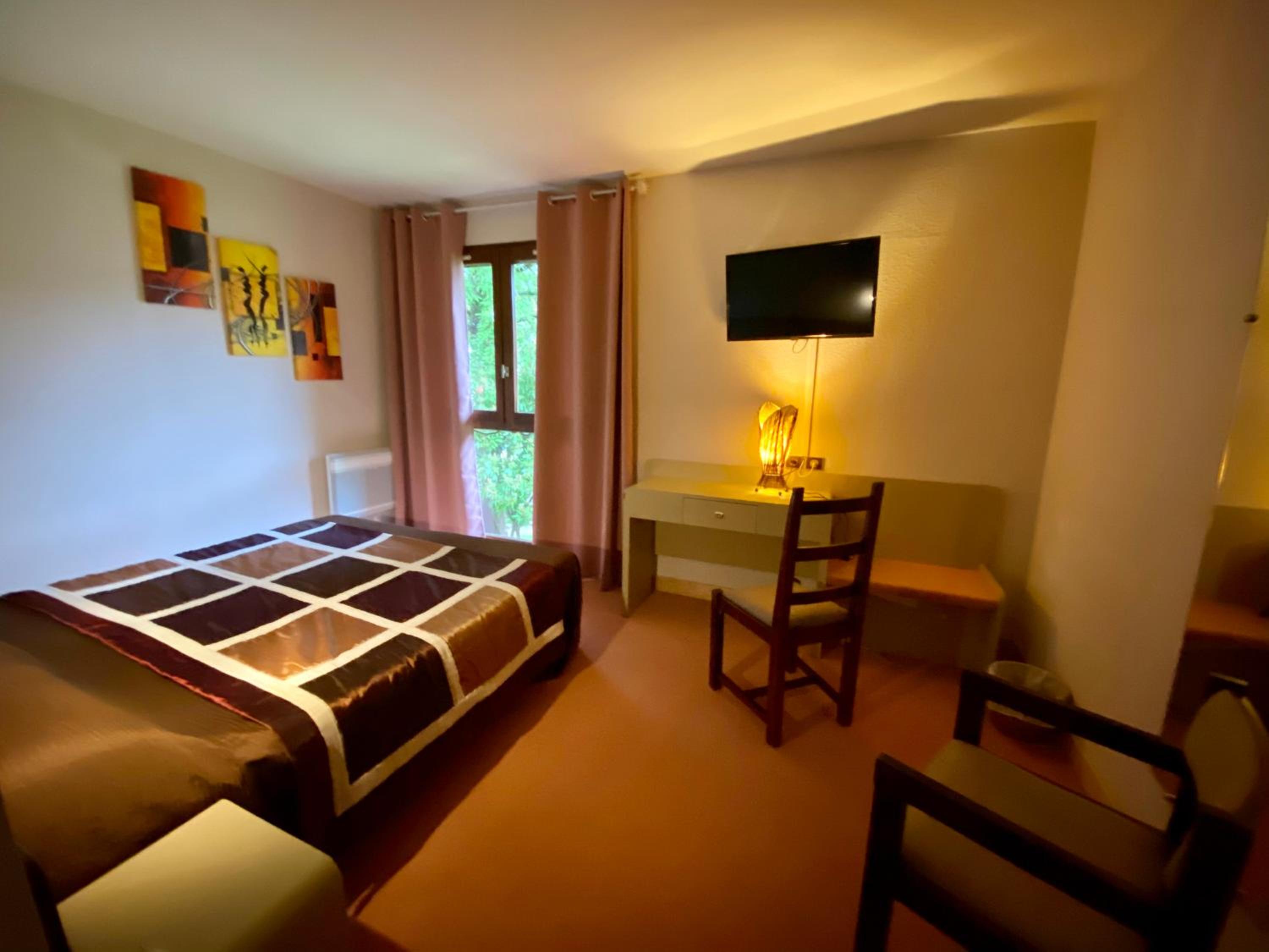Standard Double Room - Photo 2