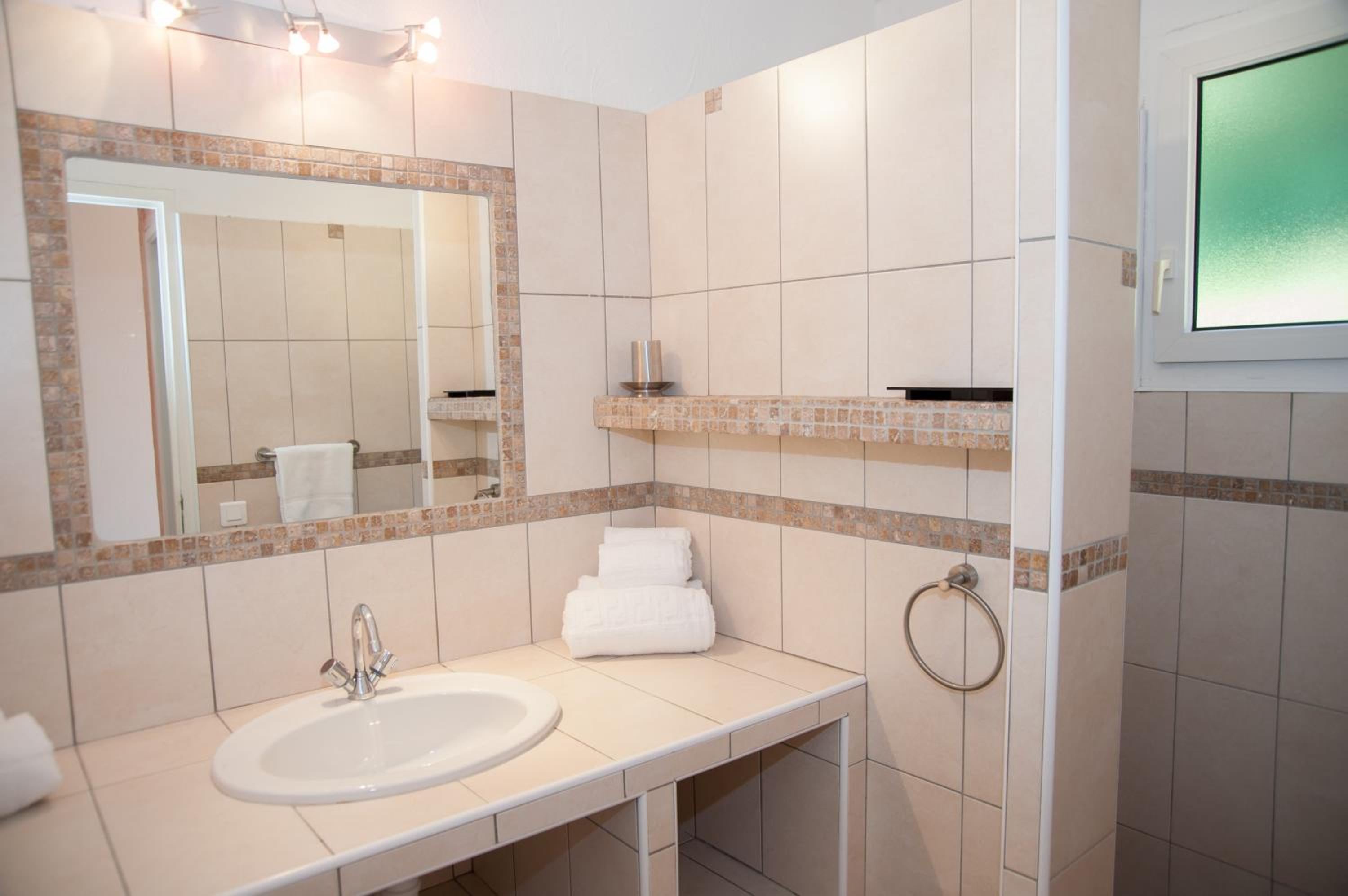 One-Bedroom Villa with Sea View (2 Adults) photo 3
