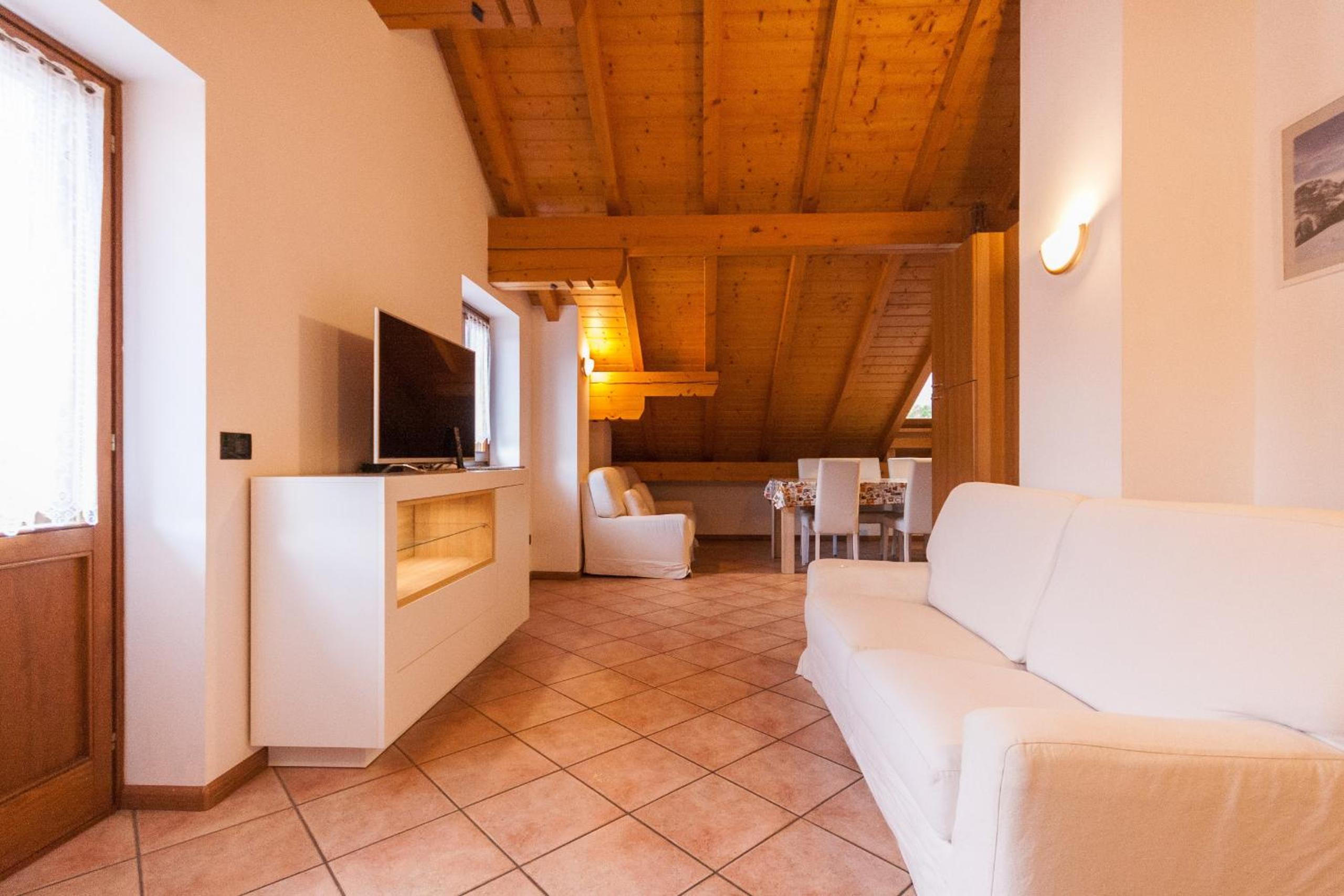 Apartment With Mountain View photo 3
