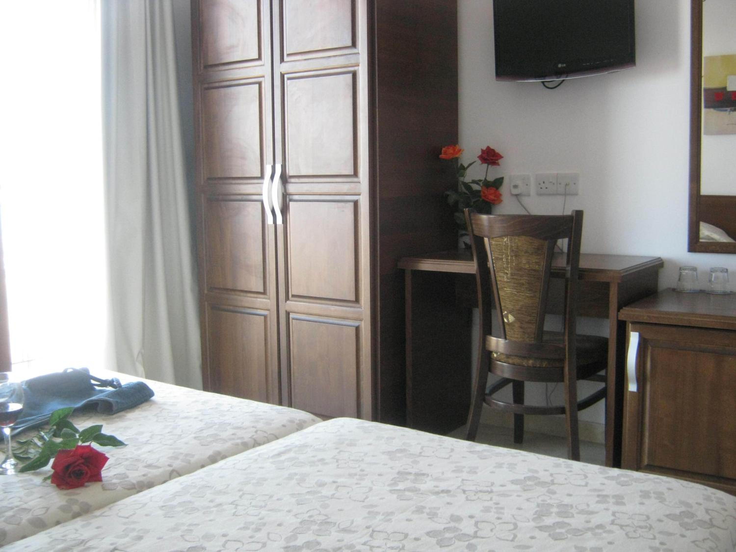 Doppel- oder Zweibettzimmer mit Stadtblick
