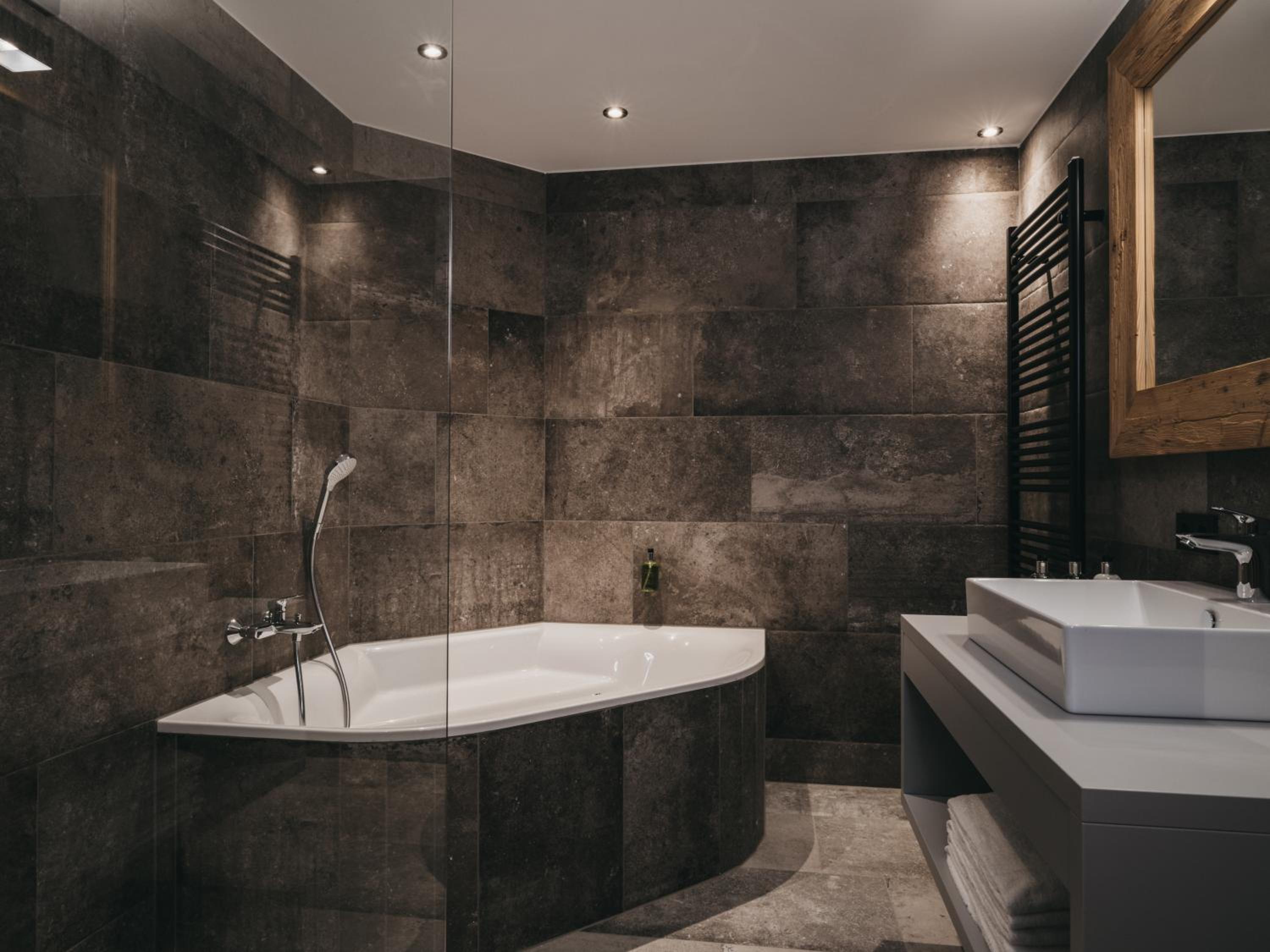 One-Bedroom Suite - Photo 7