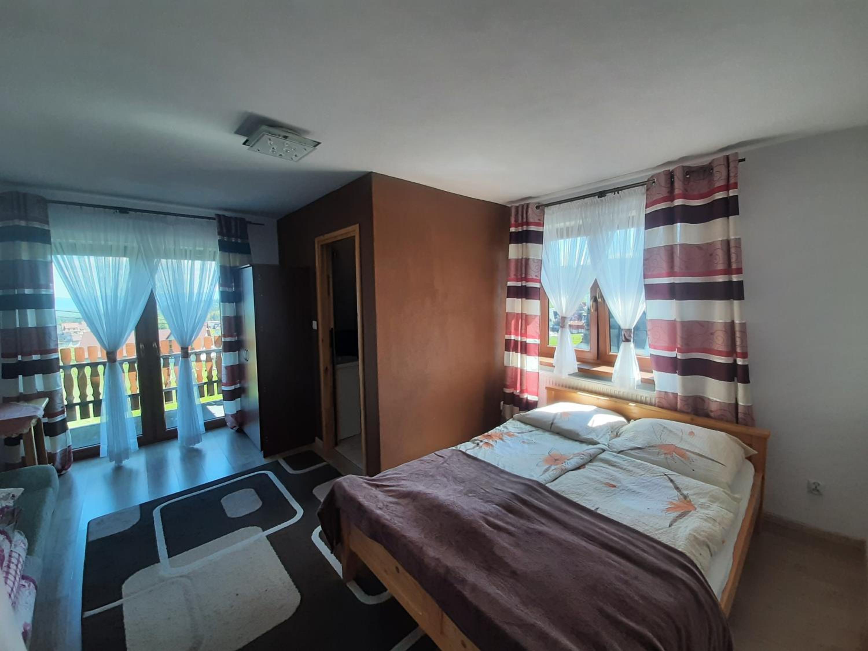 Quadruple Room with Balcony - Photo 2