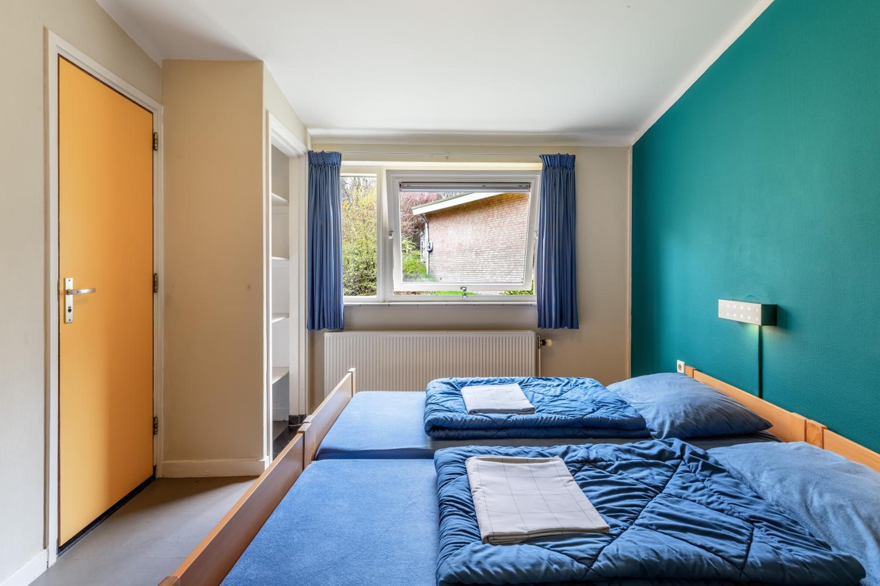 Twin Room with Bunk Beds and Private Bathroom with Shower photo 2