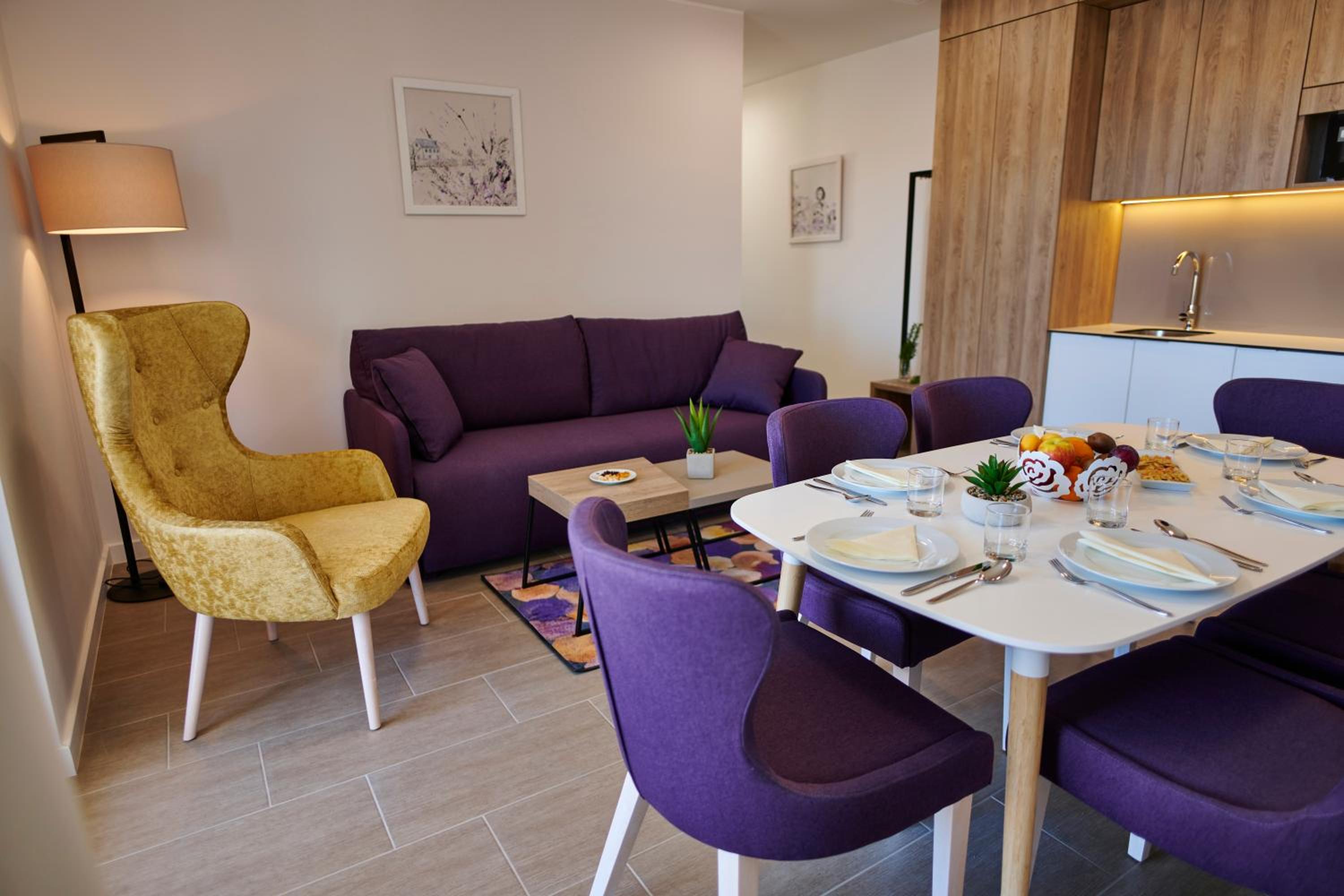 Two-Bedroom Apartment with Balcony - Photo 9
