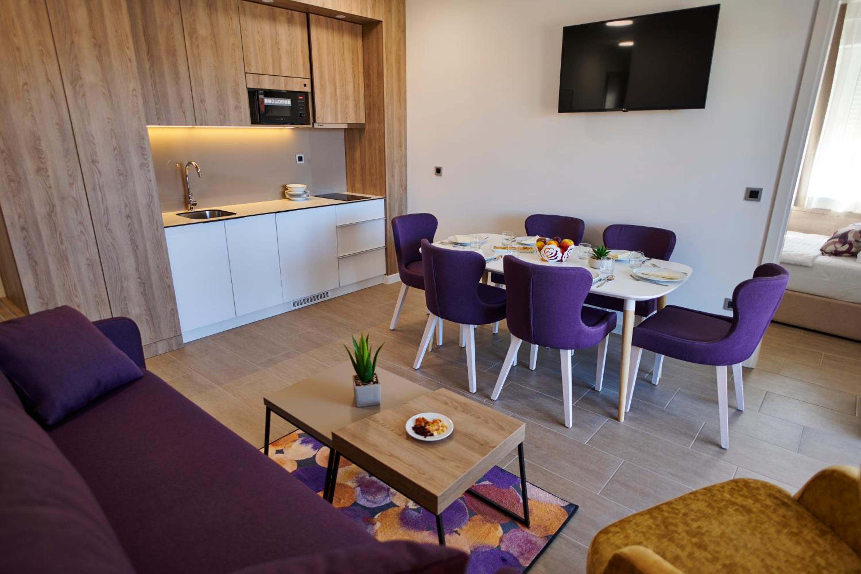 Two-Bedroom Apartment with Balcony - Photo 10