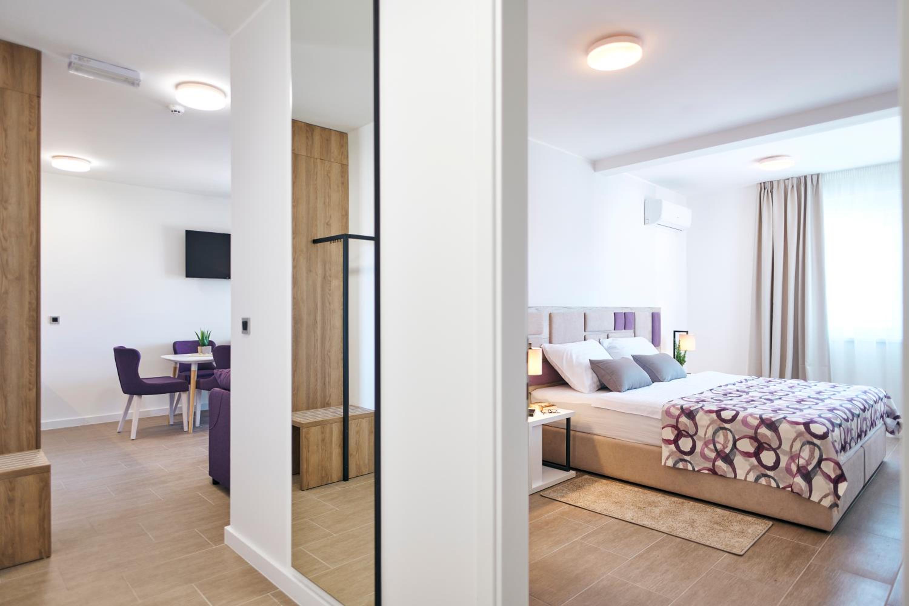 Two-Bedroom Apartment with Balcony - Photo 7
