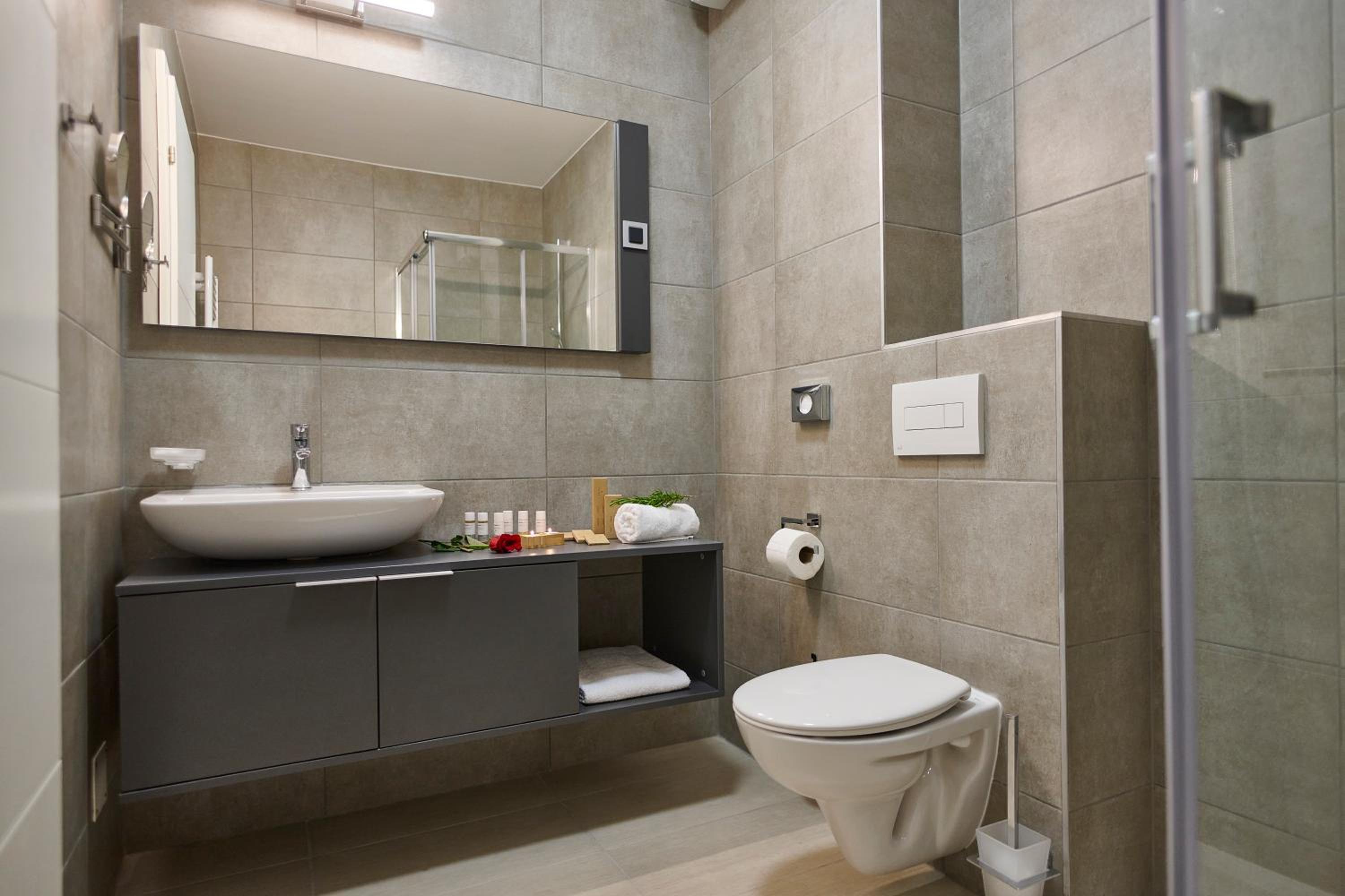 Two-Bedroom Apartment with Balcony - Photo 12
