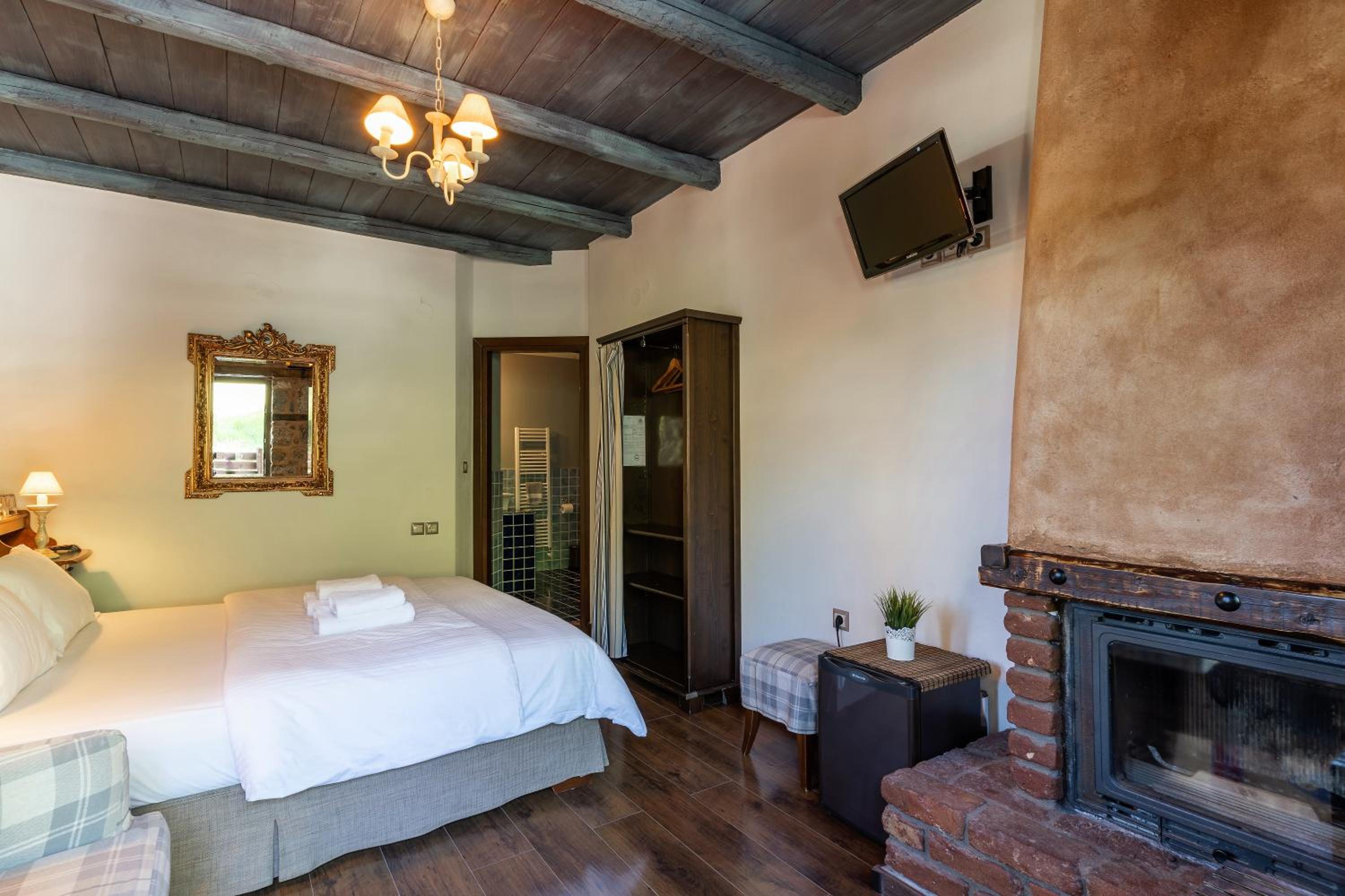 Double Room - Photo 3