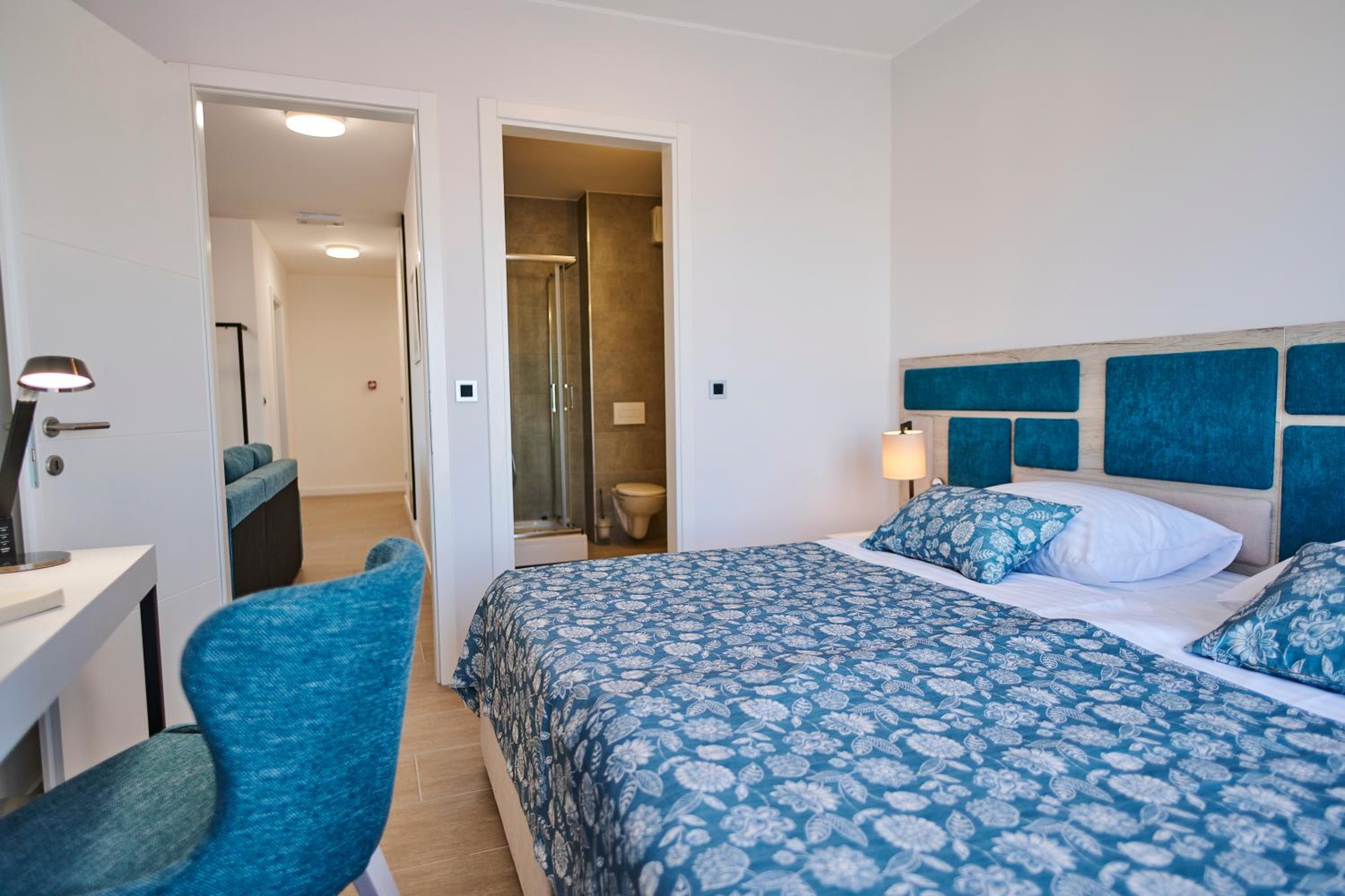 Two-Bedroom Apartment with Balcony - Photo 4