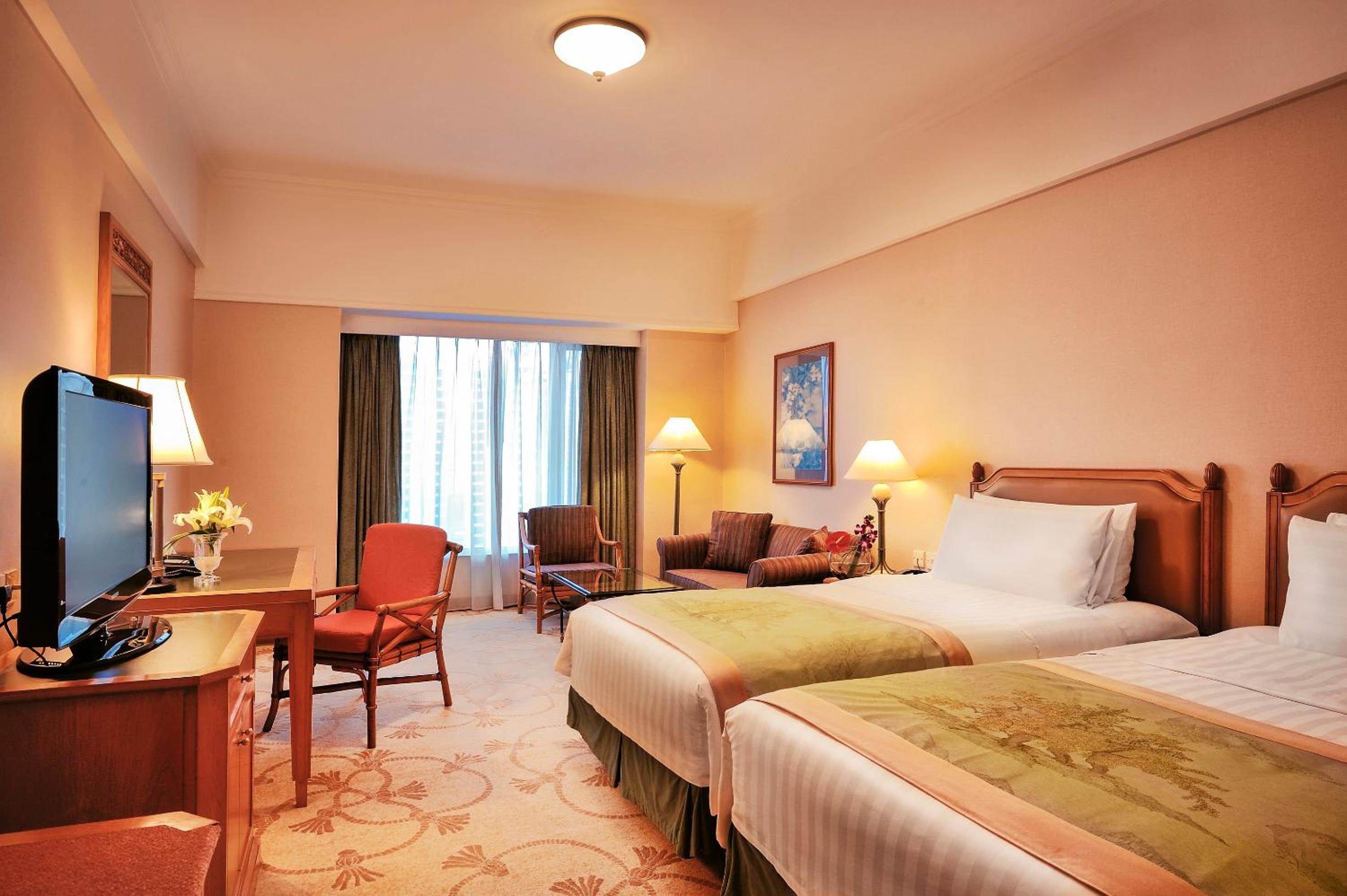 Superior Twin Room with City View - Photo 4