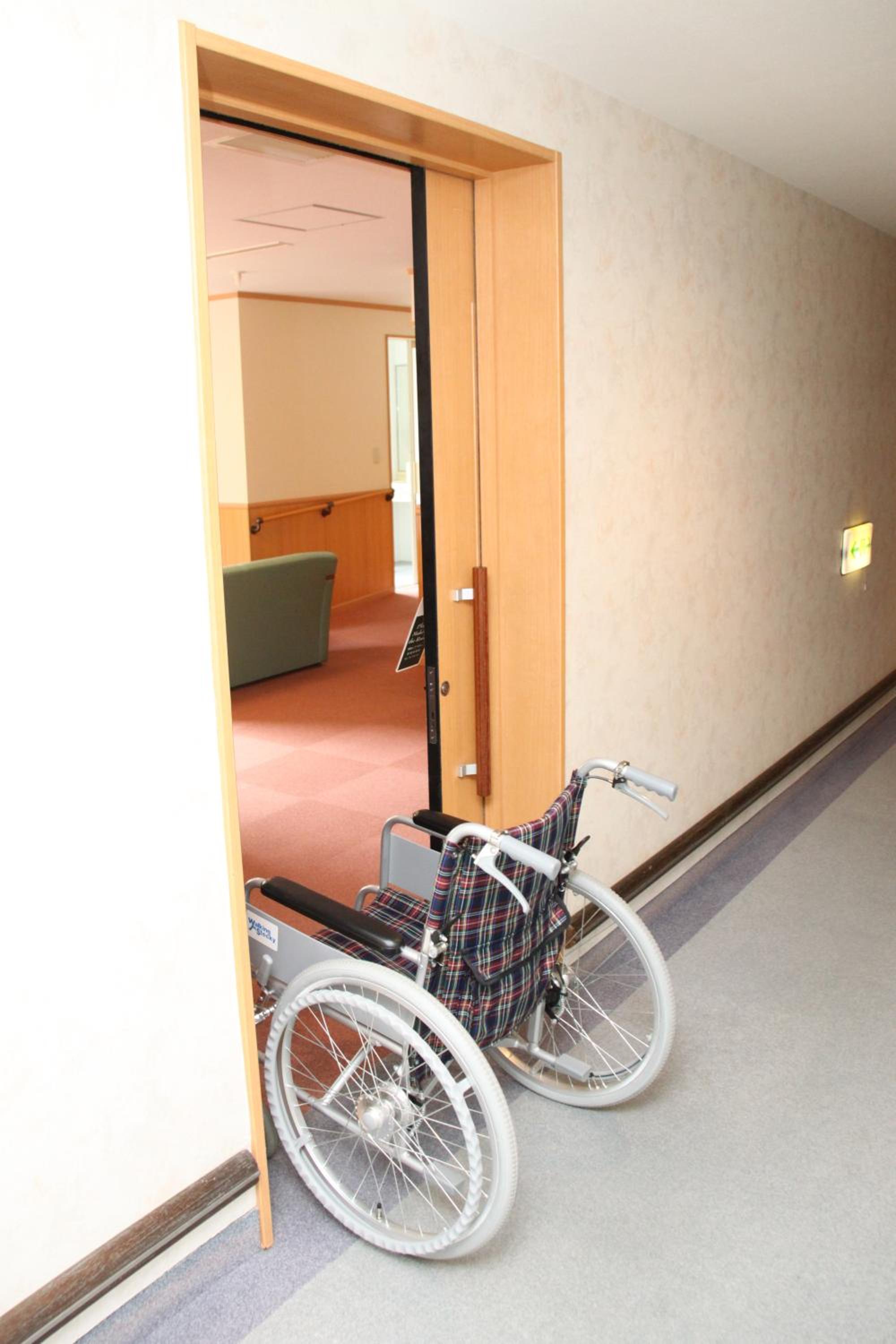 Twin Room - Disability Access photo 3